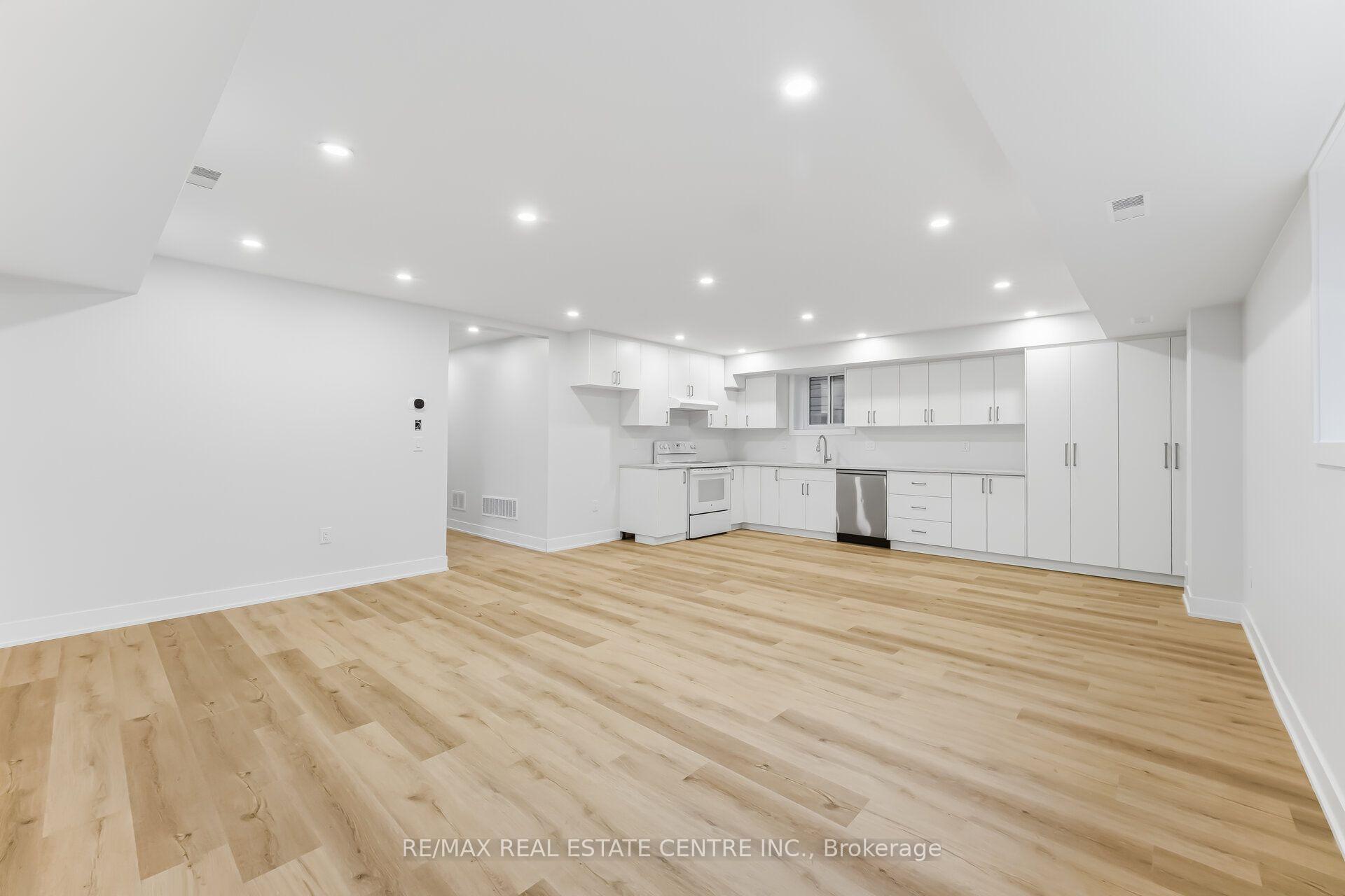 Photo 10 of Unit Basement, 11 Bentley Drive, Etobicoke, Stonegate-Queensway — HOMEH
