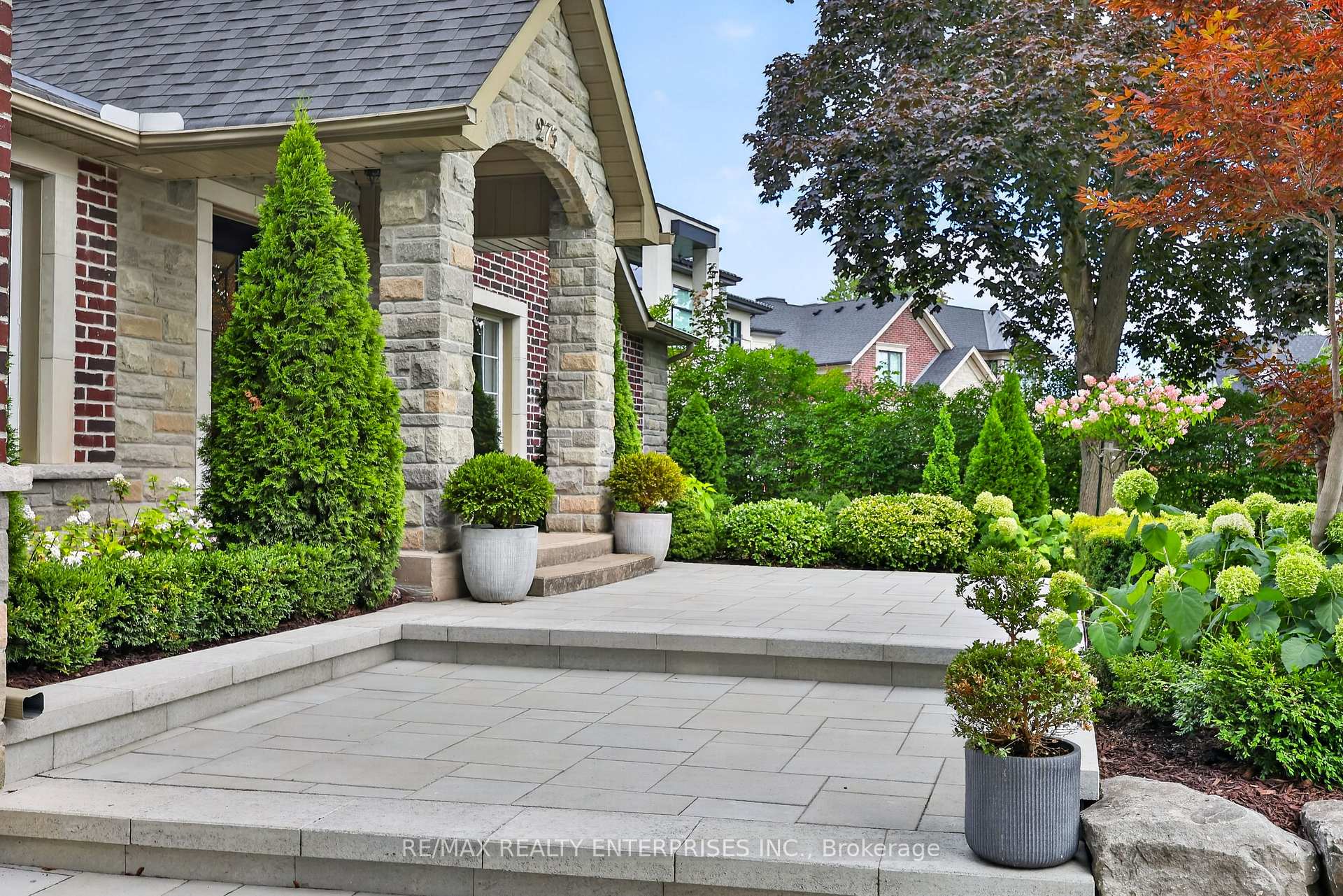 Photo 4 of 273 Savoy Crescent, Oakville, Southwest — HOMEH