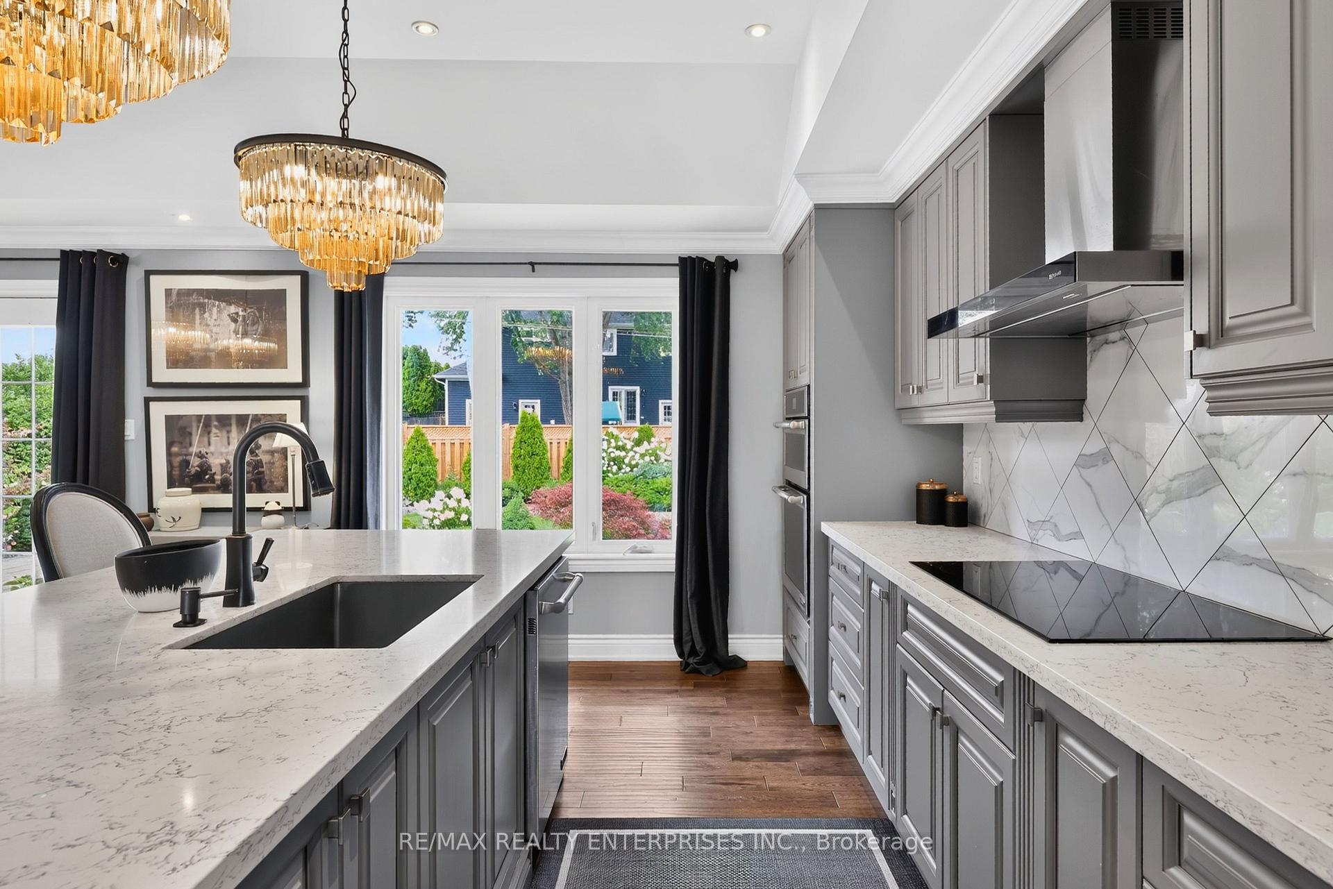 Photo 12 of 273 Savoy Crescent, Oakville, Southwest — HOMEH