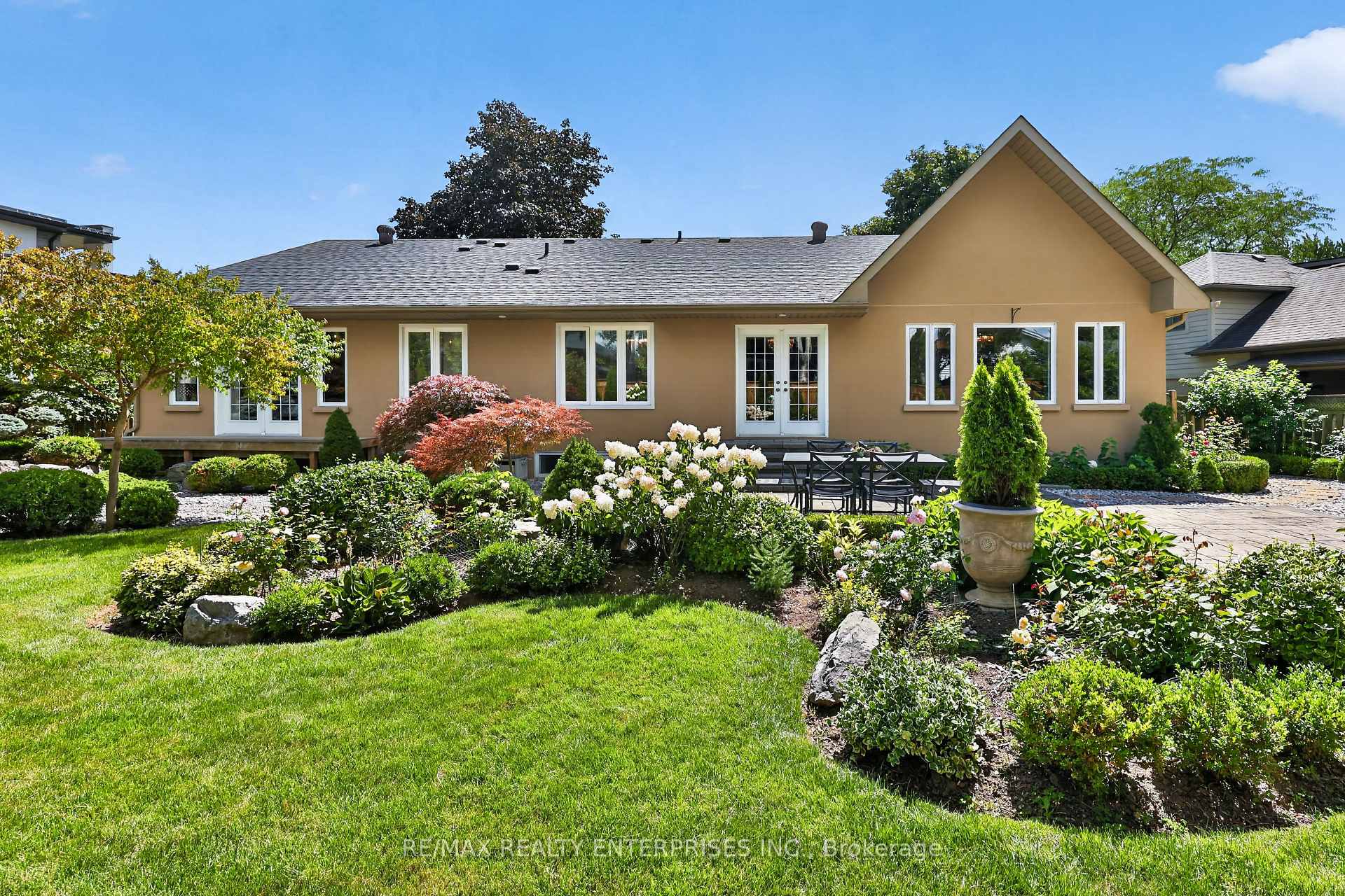 Photo 42 of 273 Savoy Crescent, Oakville, Southwest — HOMEH