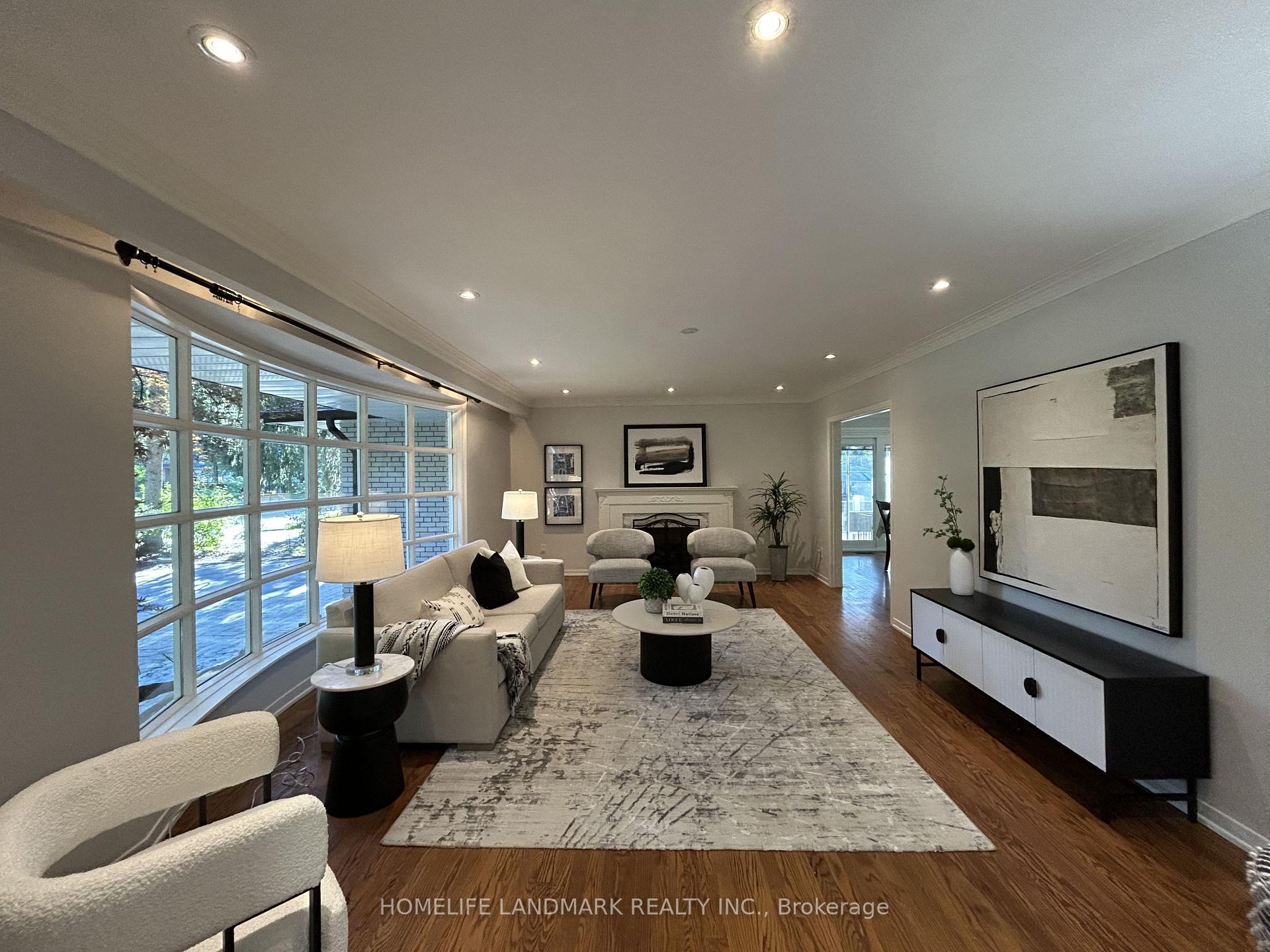 Photo 3 of 2410 Prince John Boulevard, Mississauga, Sheridan — HOMEH