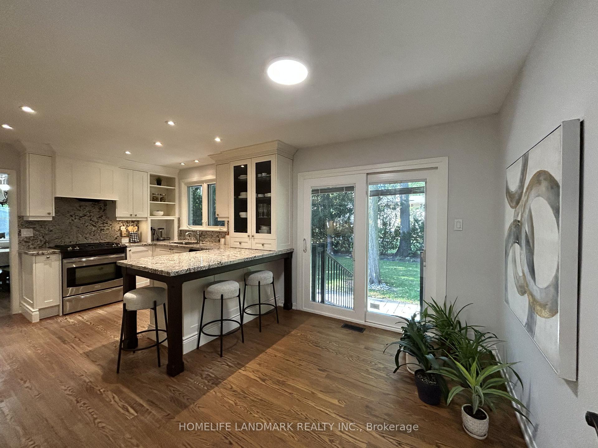 Photo 8 of 2410 Prince John Boulevard, Mississauga, Sheridan — HOMEH
