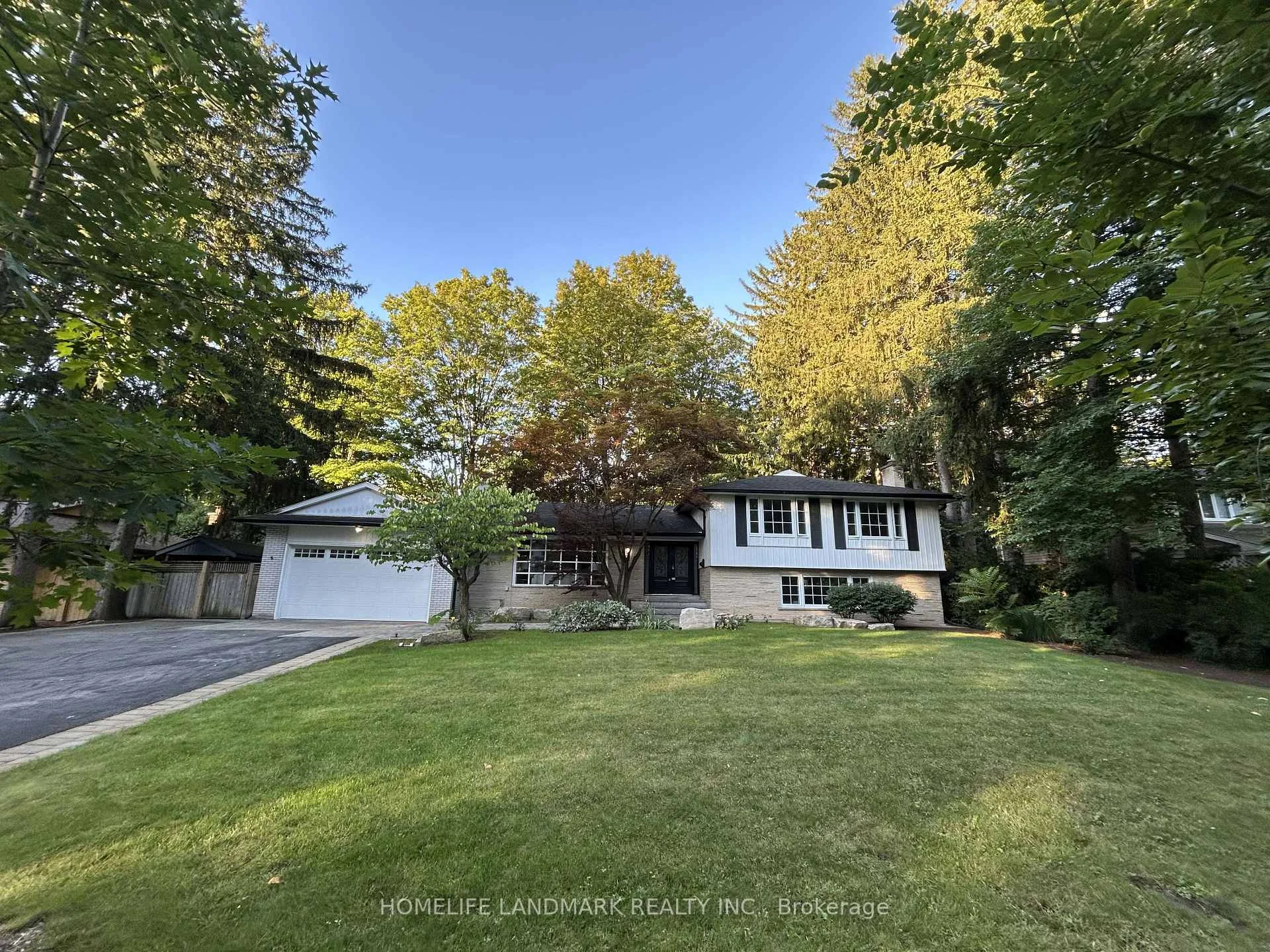 Photo 4 of 2410 Prince John Boulevard, Mississauga, Sheridan — HOMEH