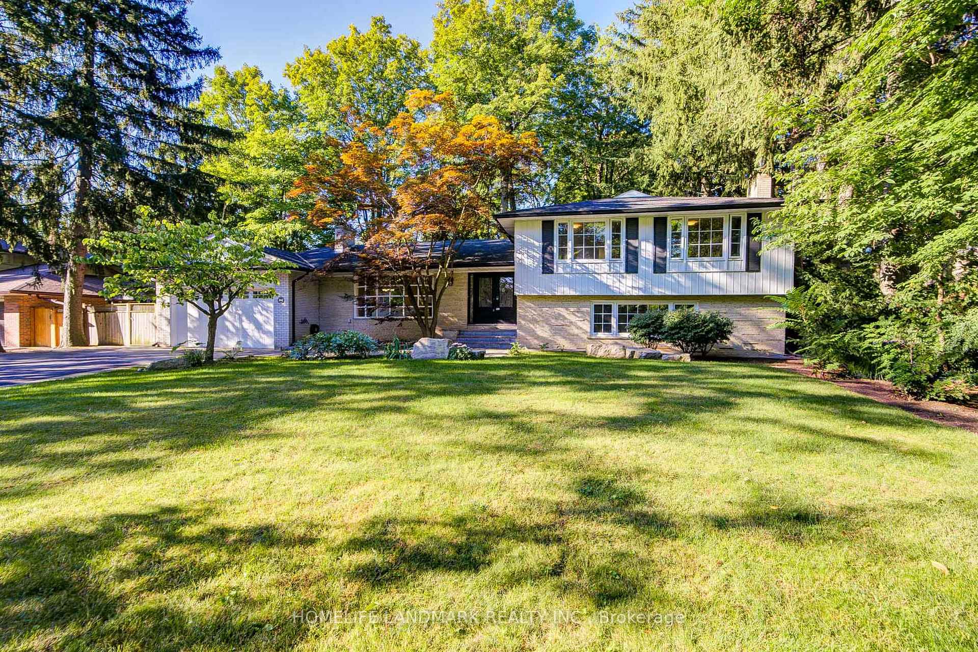 Photo 5 of 2410 Prince John Boulevard, Mississauga, Sheridan — HOMEH