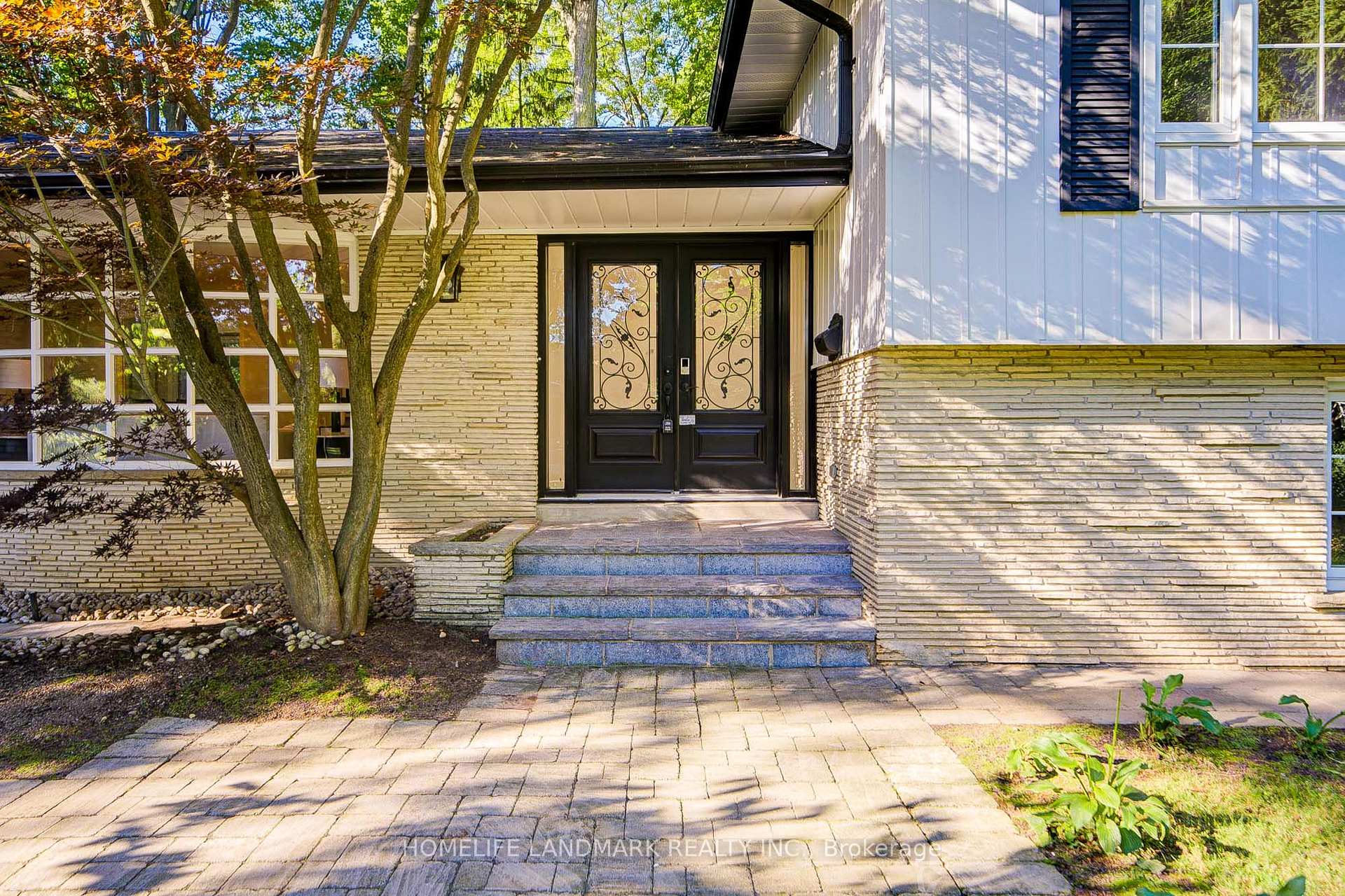 Photo 7 of 2410 Prince John Boulevard, Mississauga, Sheridan — HOMEH