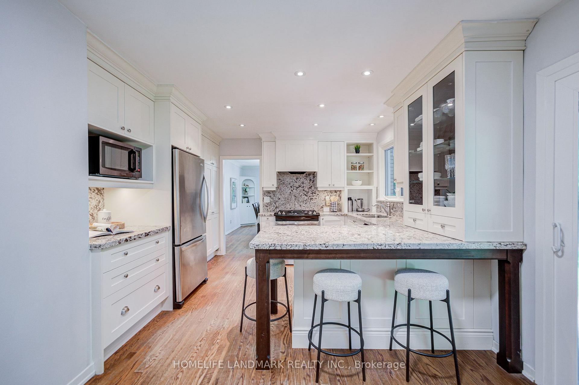 Photo 32 of 2410 Prince John Boulevard, Mississauga, Sheridan — HOMEH