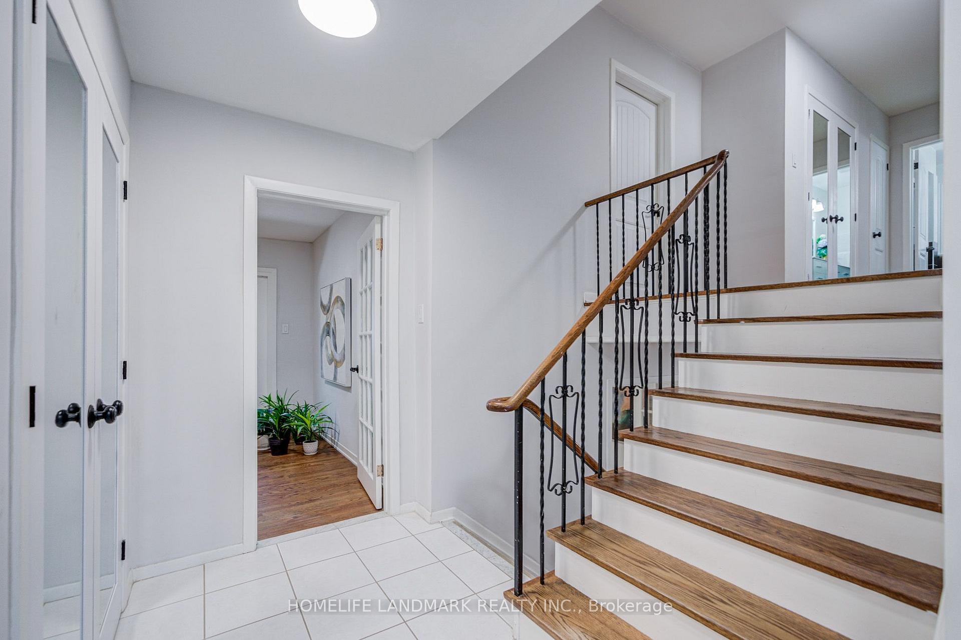 Photo 33 of 2410 Prince John Boulevard, Mississauga, Sheridan — HOMEH