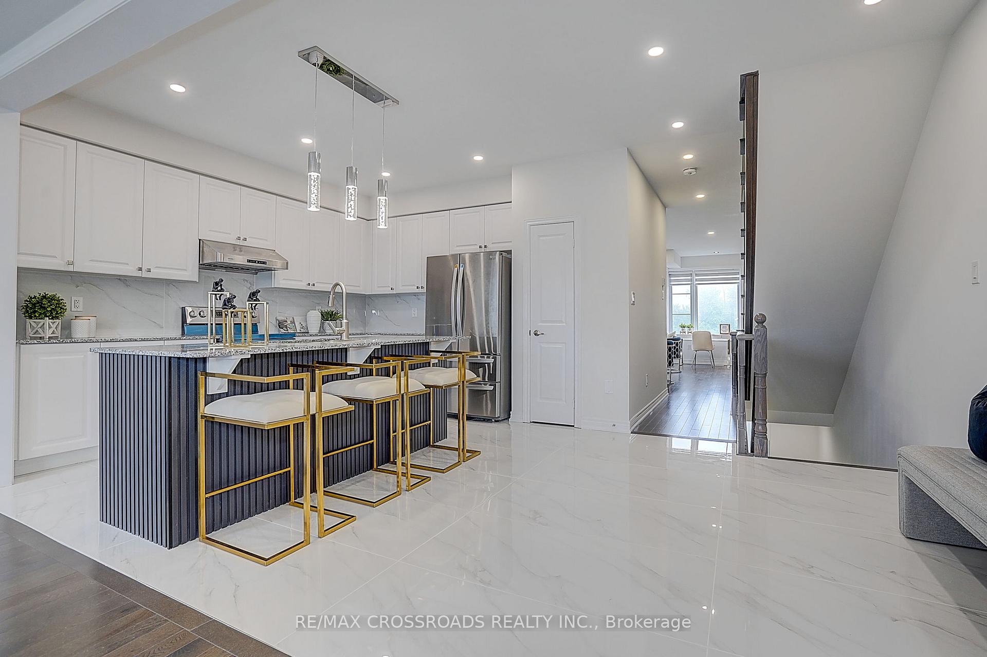 Photo 10 of 37 Mccague Avenue, Richmond Hill, Rural Richmond Hill — HOMEH