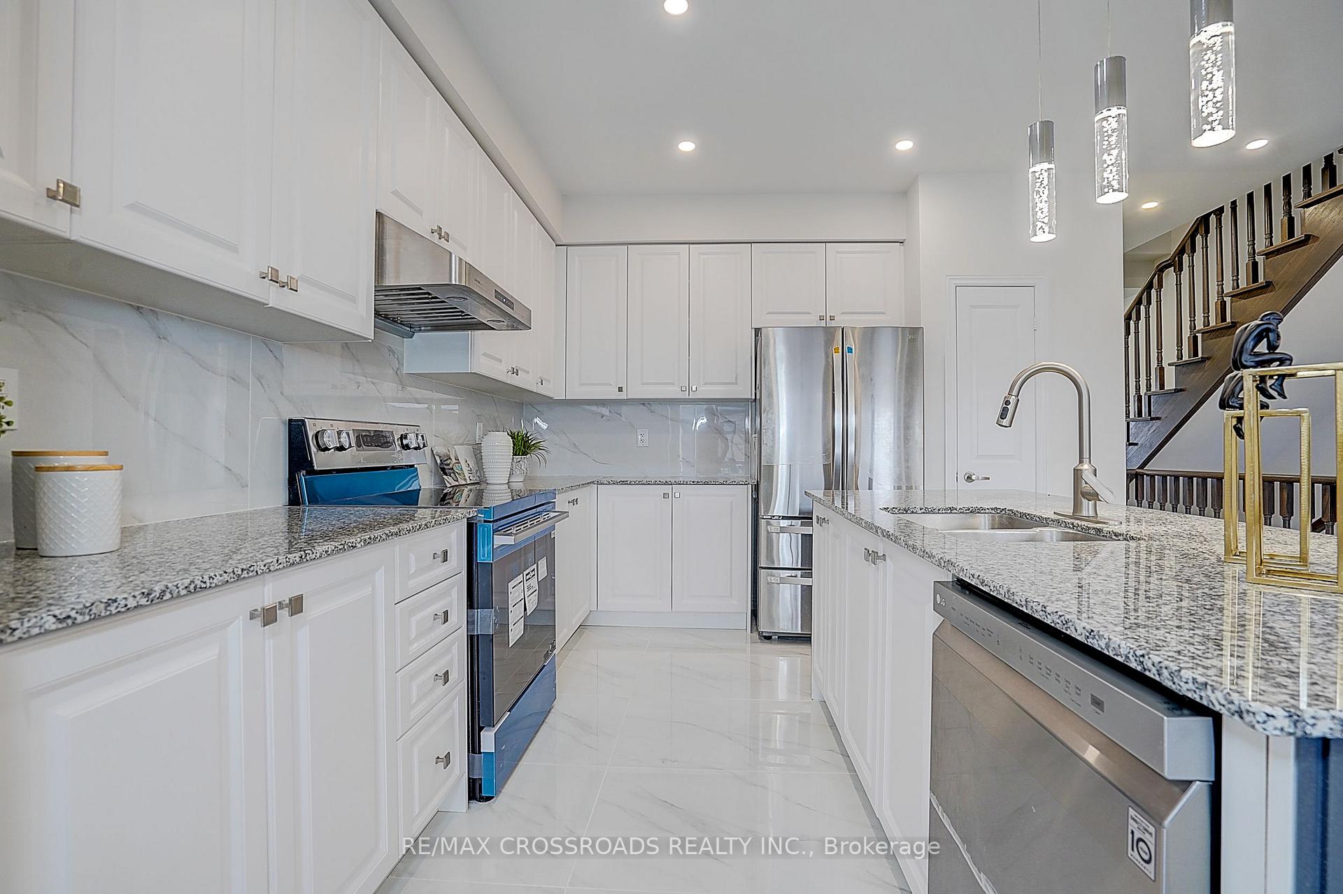 Photo 12 of 37 Mccague Avenue, Richmond Hill, Rural Richmond Hill — HOMEH