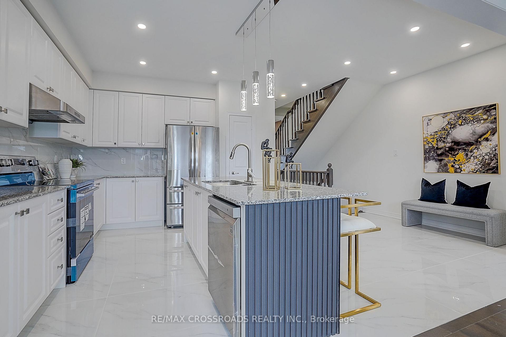 Photo 14 of 37 Mccague Avenue, Richmond Hill, Rural Richmond Hill — HOMEH