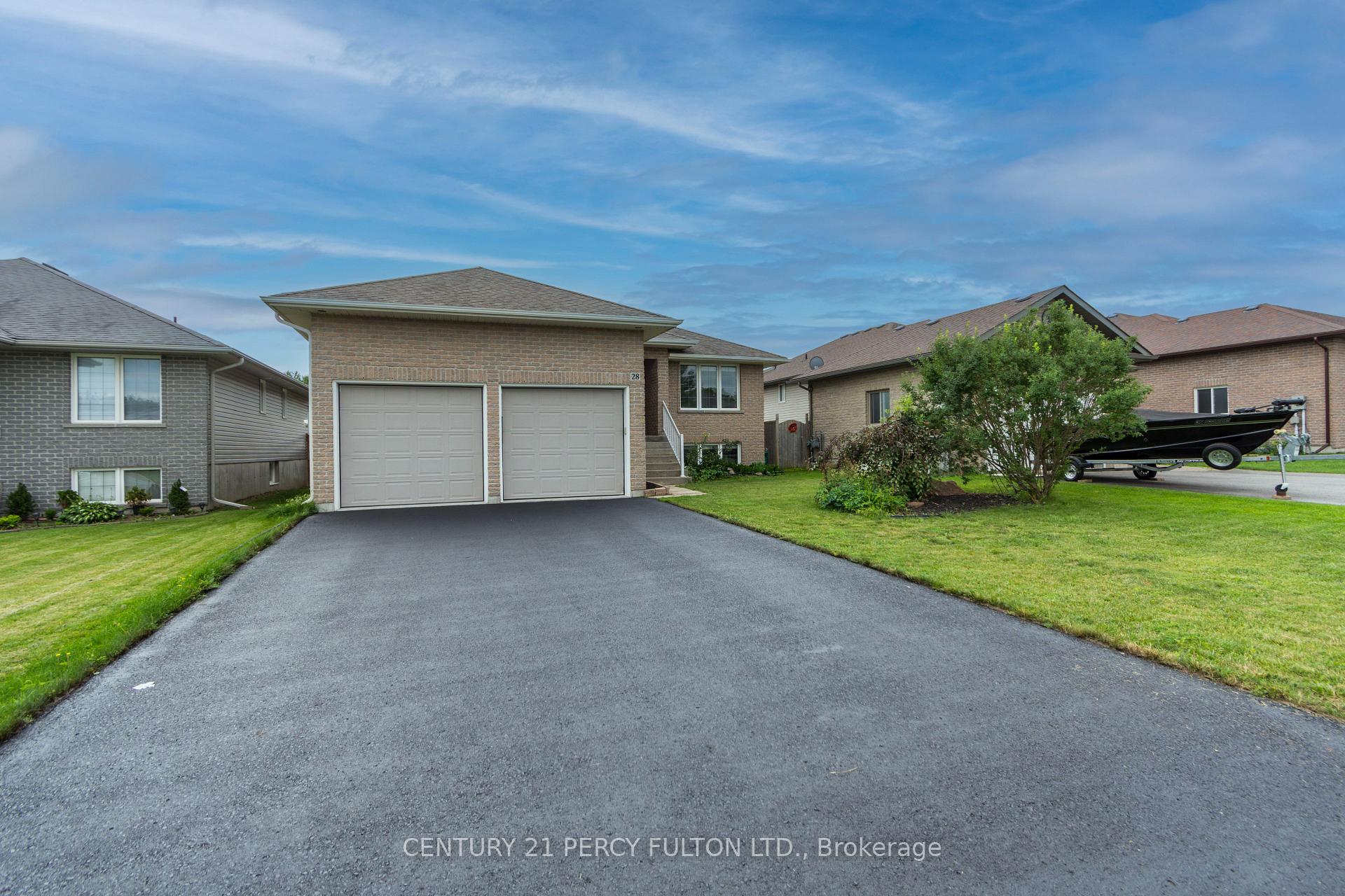 Photo 4 of 28 Freedom Crescent, Quinte West, Sidney Ward — HOMEH