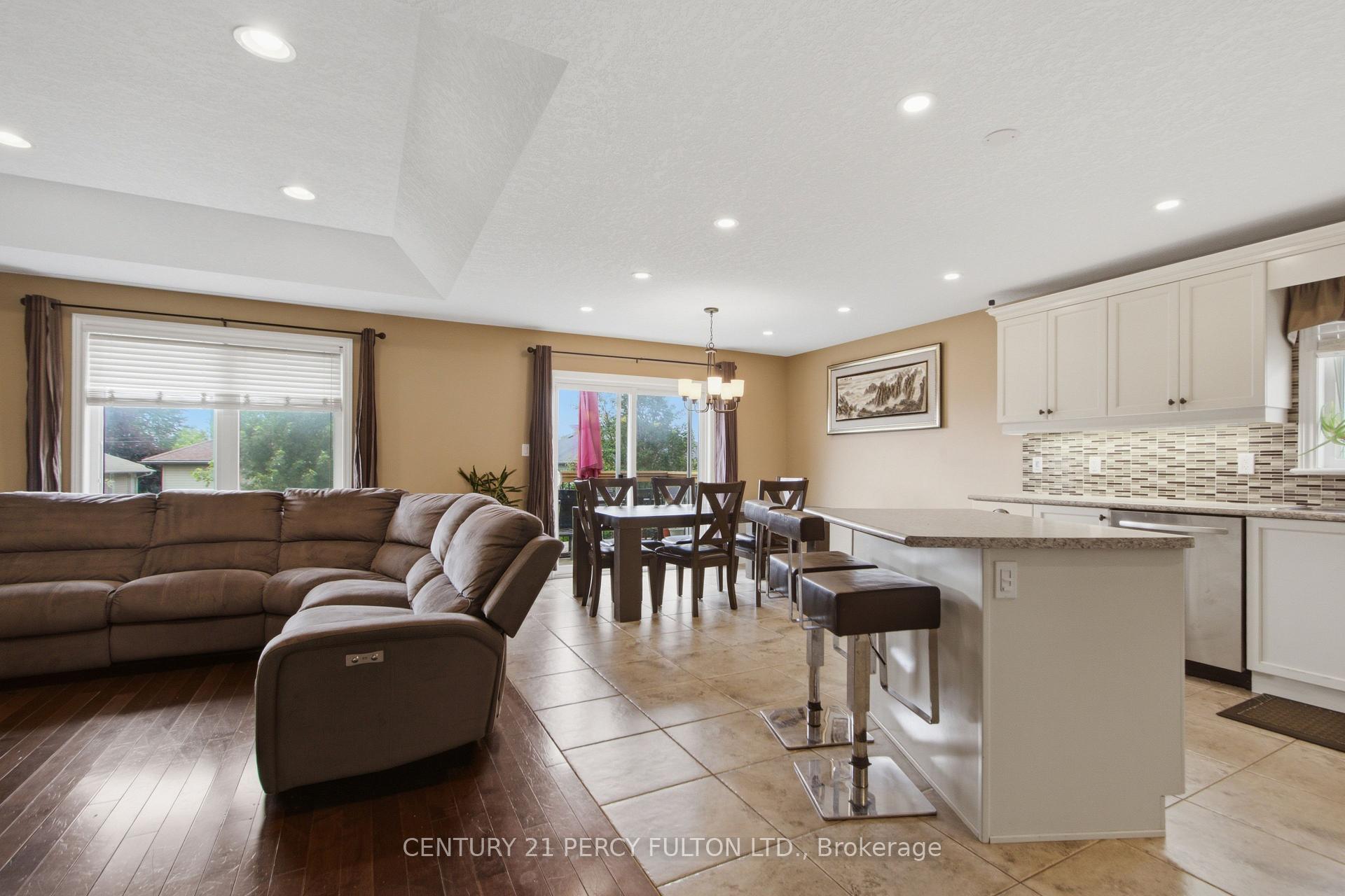 Photo 7 of 28 Freedom Crescent, Quinte West, Sidney Ward — HOMEH