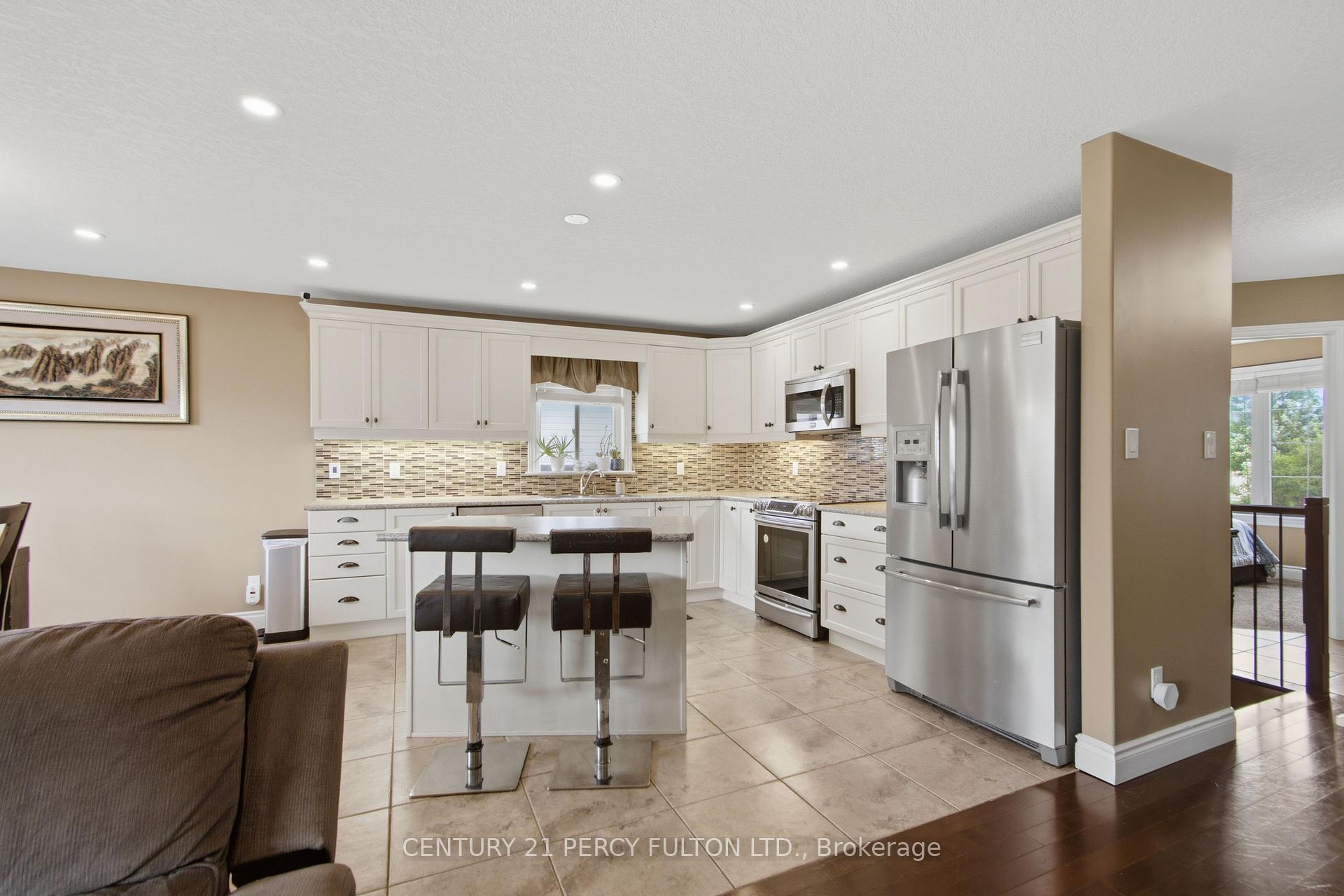 Photo 8 of 28 Freedom Crescent, Quinte West, Sidney Ward — HOMEH