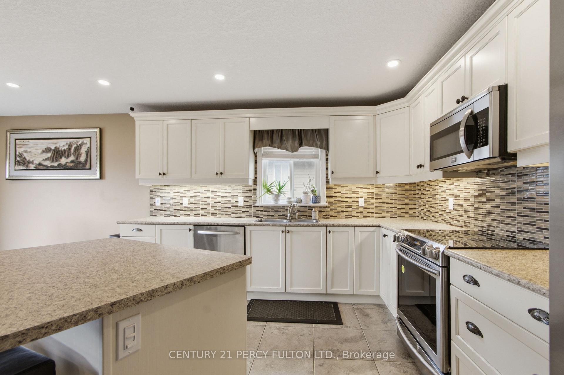 Photo 9 of 28 Freedom Crescent, Quinte West, Sidney Ward — HOMEH