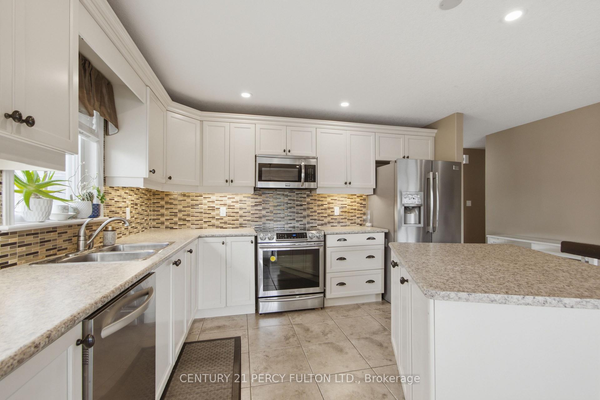 Photo 10 of 28 Freedom Crescent, Quinte West, Sidney Ward — HOMEH