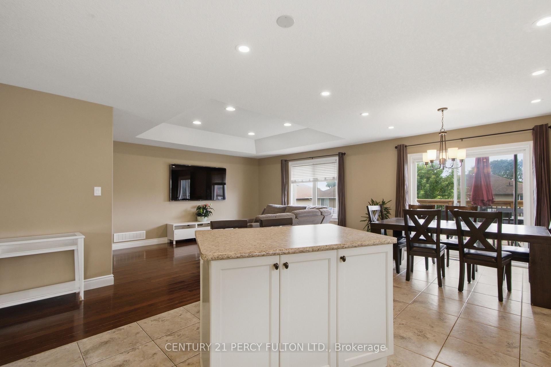 Photo 11 of 28 Freedom Crescent, Quinte West, Sidney Ward — HOMEH