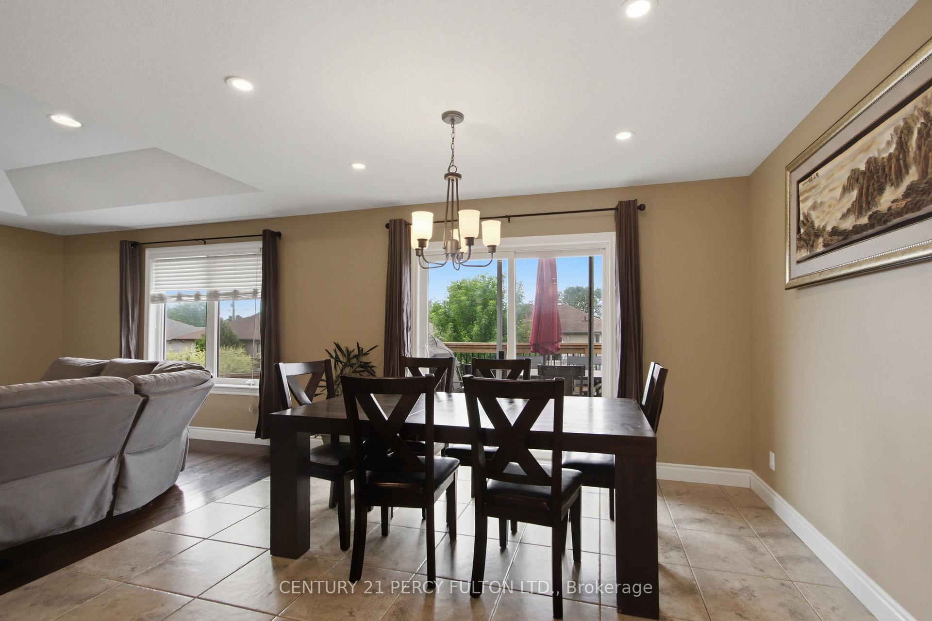 Photo 12 of 28 Freedom Crescent, Quinte West, Sidney Ward — HOMEH