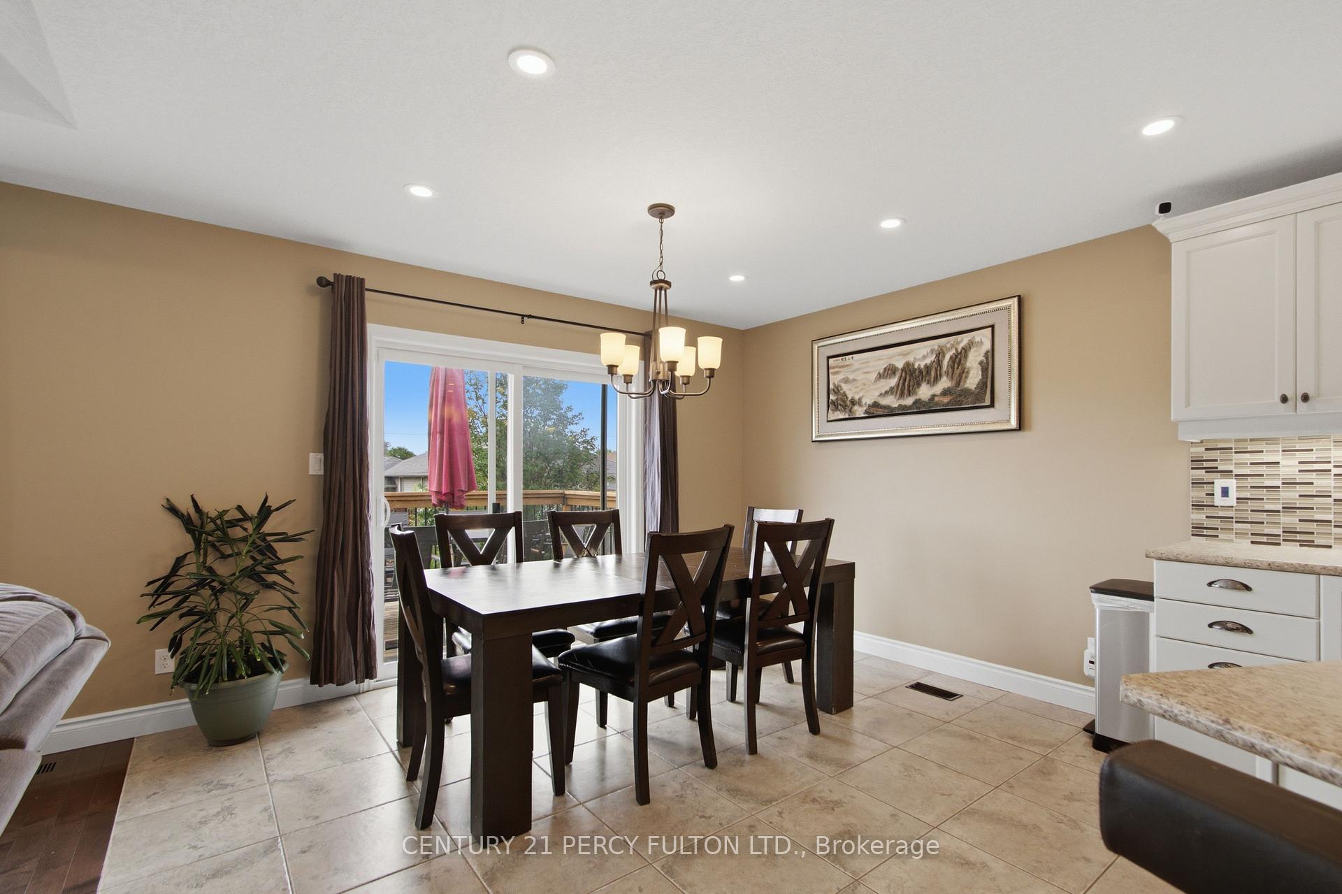 Photo 13 of 28 Freedom Crescent, Quinte West, Sidney Ward — HOMEH