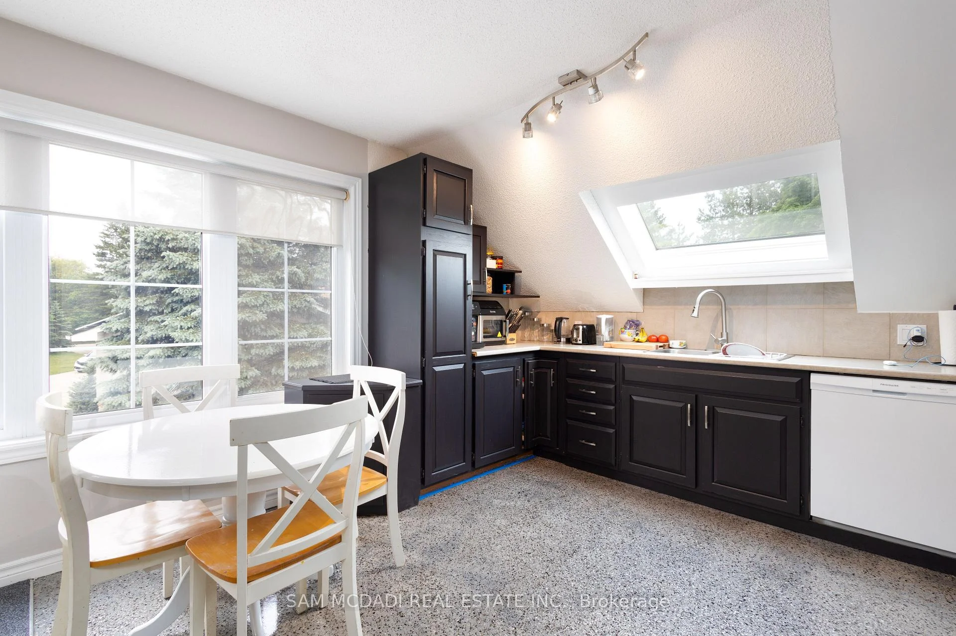 Photo 20 of Unit Upper, 14011 Trafalgar Road, Halton Hills, Rural Halton Hills — HOMEH