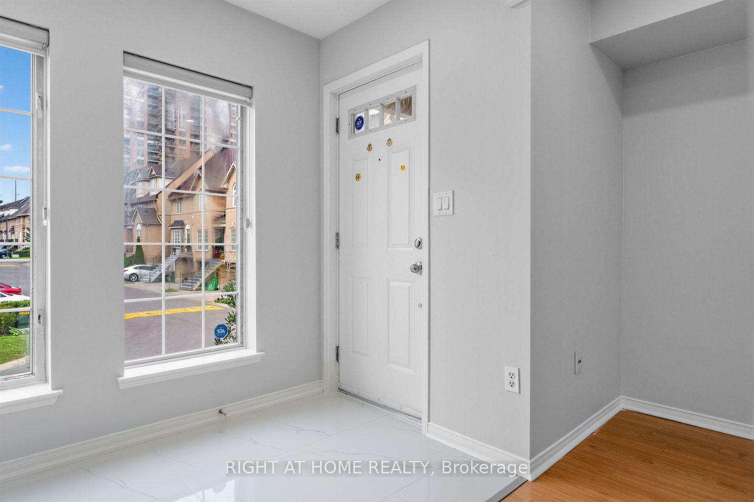 Photo 4 of Unit 31, 80 Strathaven Drive, Mississauga, Hurontario — HOMEH