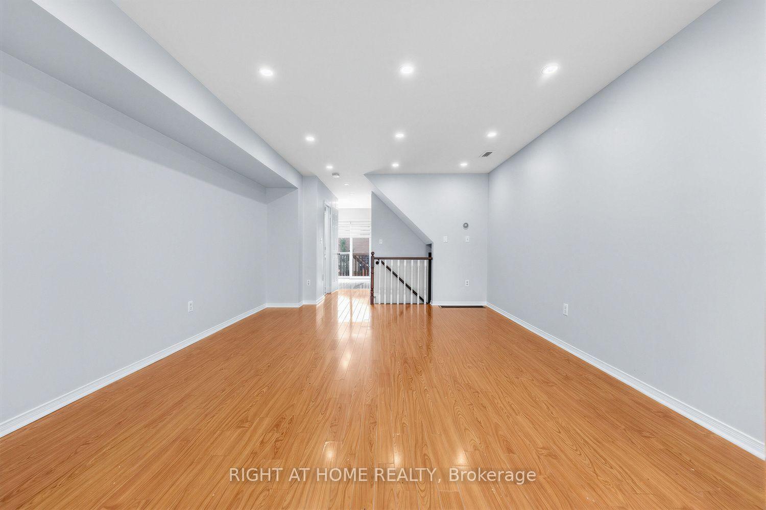 Photo 5 of Unit 31, 80 Strathaven Drive, Mississauga, Hurontario — HOMEH