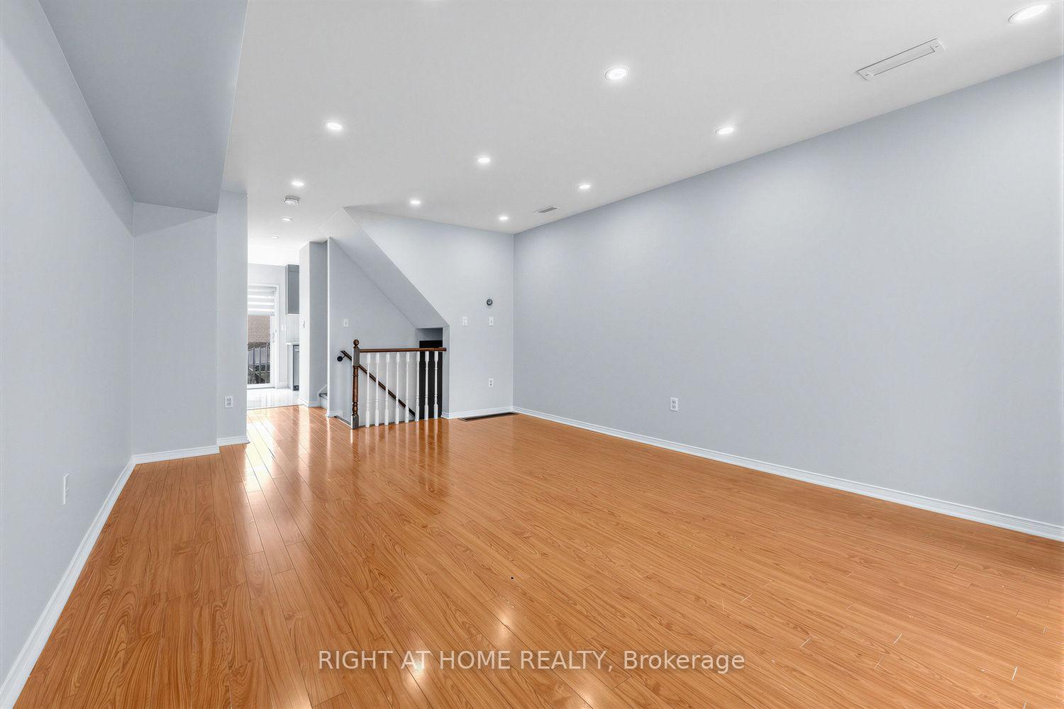 Photo 6 of Unit 31, 80 Strathaven Drive, Mississauga, Hurontario — HOMEH