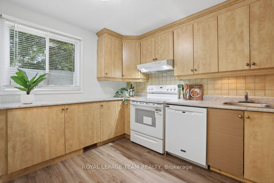 Photo 7 of 6801 Bilberry Drive, Ottawa, Convent Glen North — HOMEH