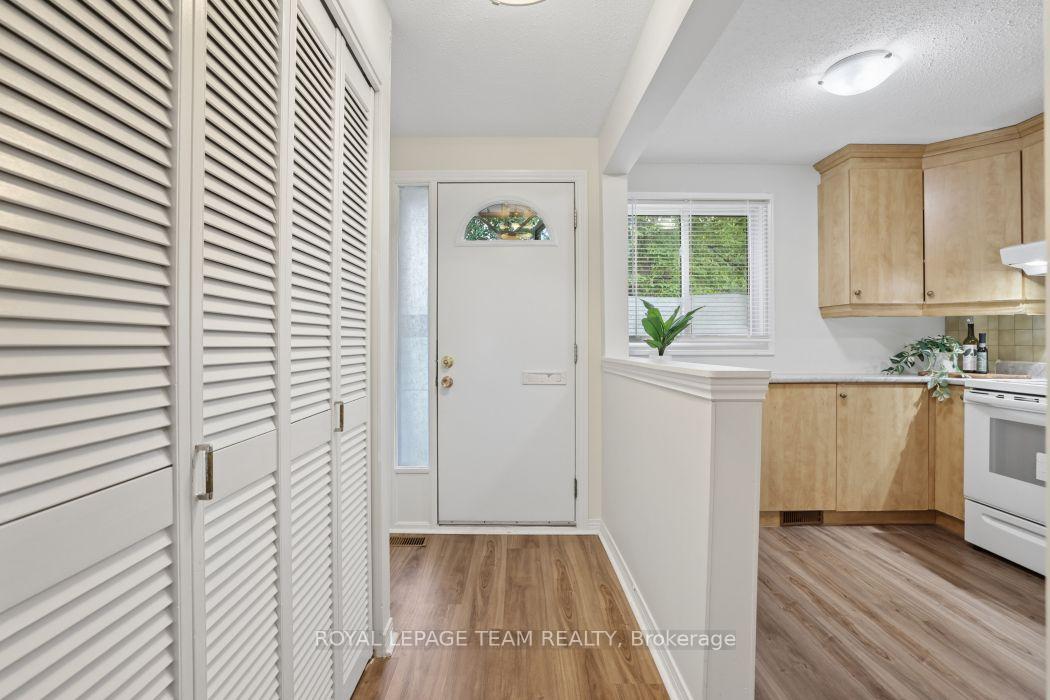 Photo 6 of 6801 Bilberry Drive, Ottawa, Convent Glen North — HOMEH