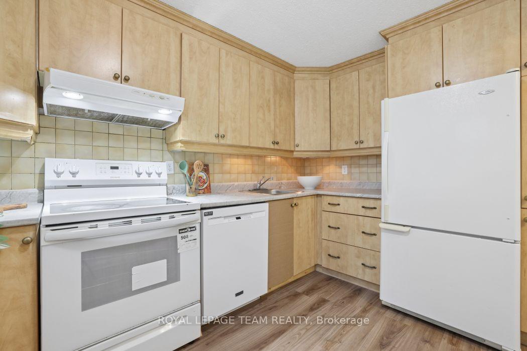 Photo 8 of 6801 Bilberry Drive, Ottawa, Convent Glen North — HOMEH