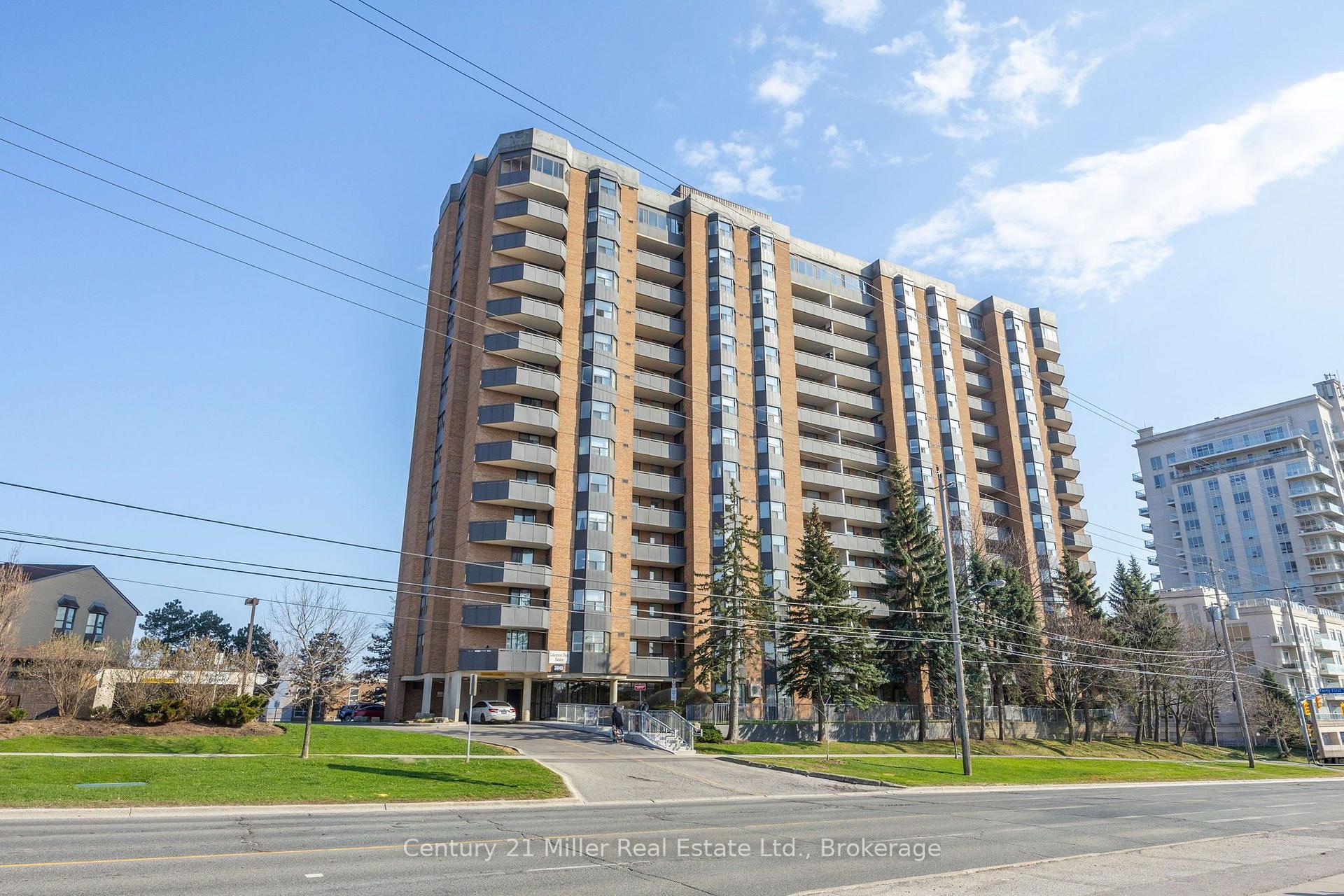 Photo of Unit 411, 3845 Lake Shore Boulevard W