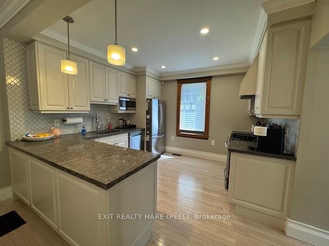 Photo 4 of 256 Broadway Avenue, Orangeville — HOMEH