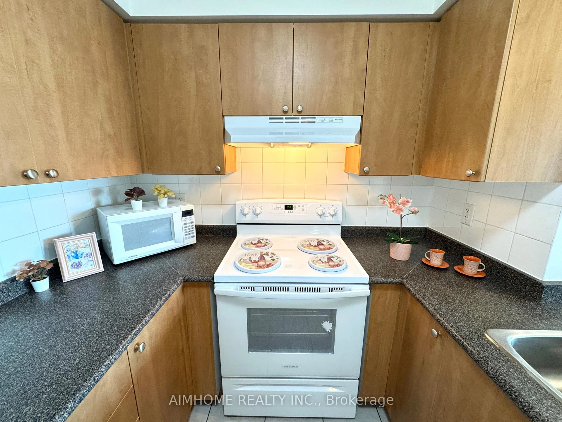 Photo 12 of Unit 607, 5500 Yonge Street, North York, Willowdale West — HOMEH