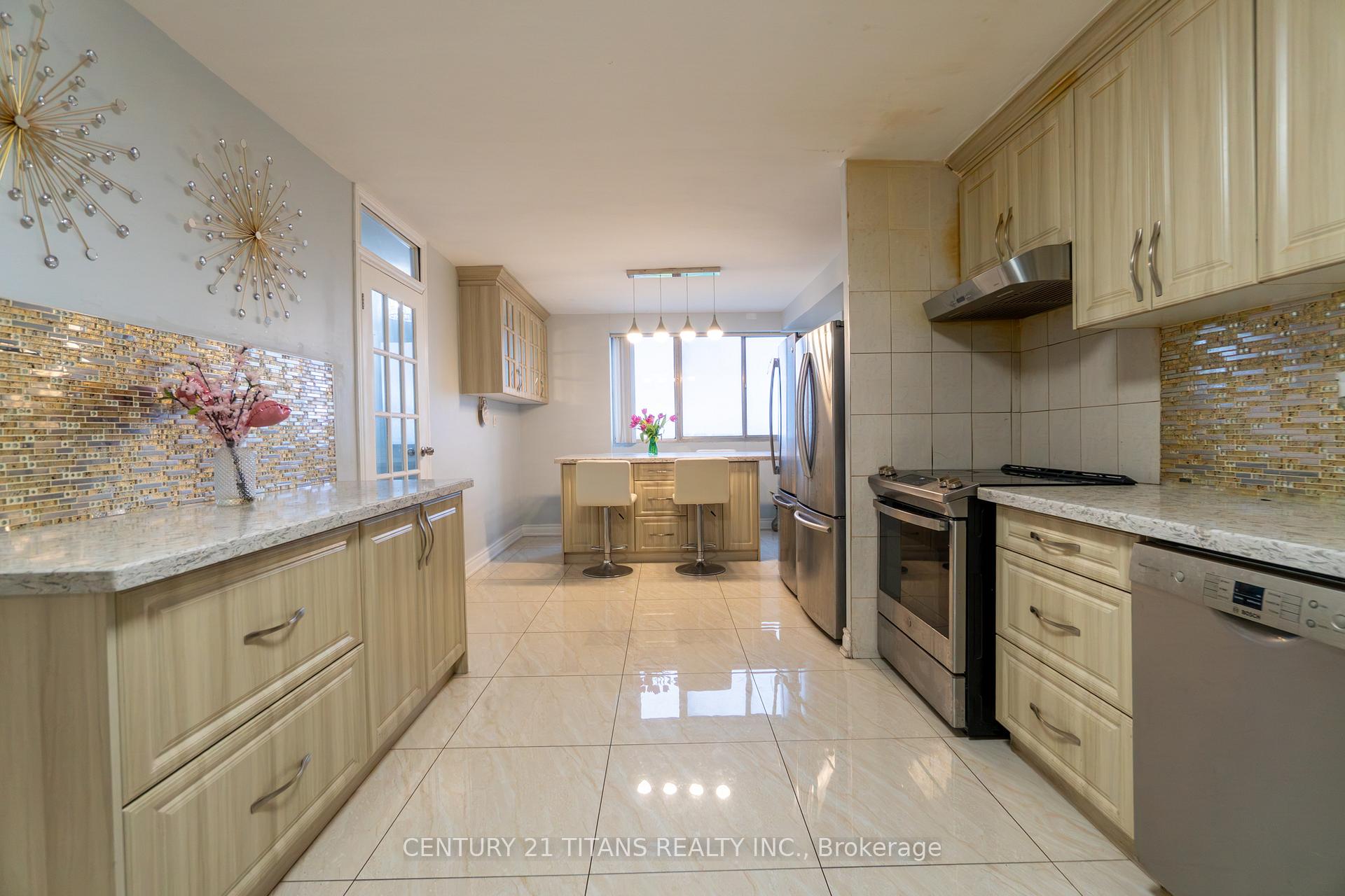 Photo 7 of Unit 3001, 3 Massey Square, Toronto, Crescent Town — HOMEH