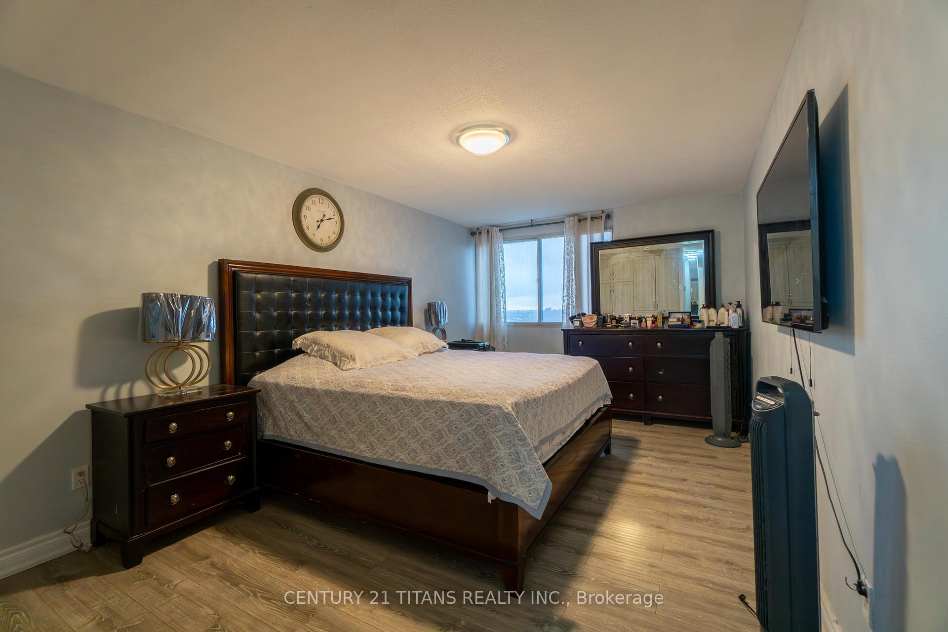 Photo 8 of Unit 3001, 3 Massey Square, Toronto, Crescent Town — HOMEH