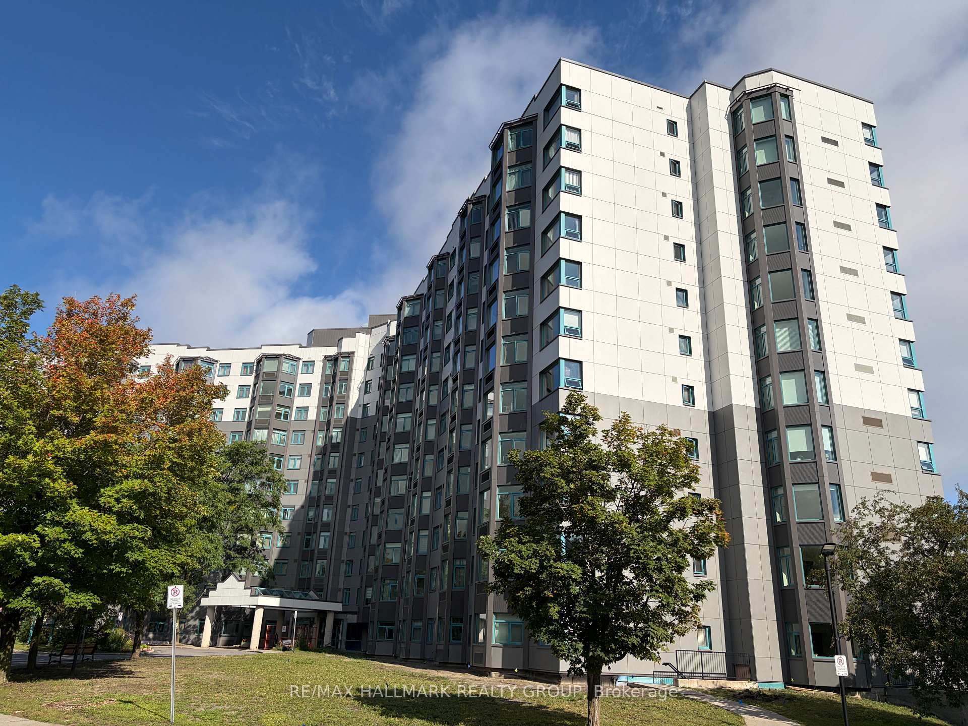 Photo 2 of Unit 915, 1025 Grenon Avenue, Ottawa, Fairfield Heights — HOMEH