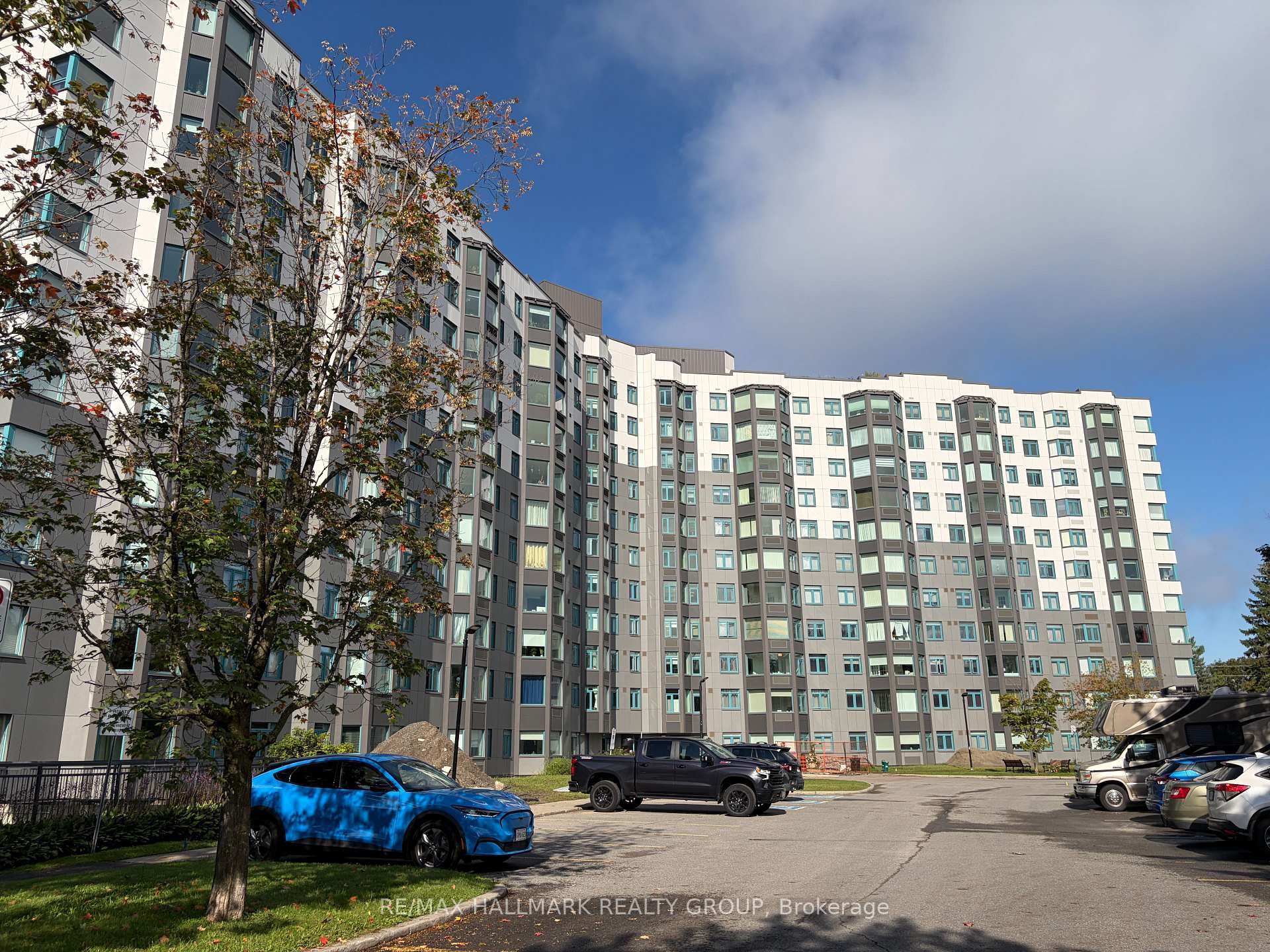 Photo 3 of Unit 915, 1025 Grenon Avenue, Ottawa, Fairfield Heights — HOMEH