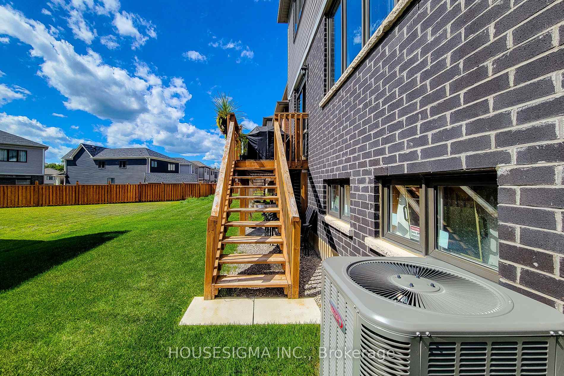 Photo 40 of 92 Sundin Drive, Haldimand — HOMEH