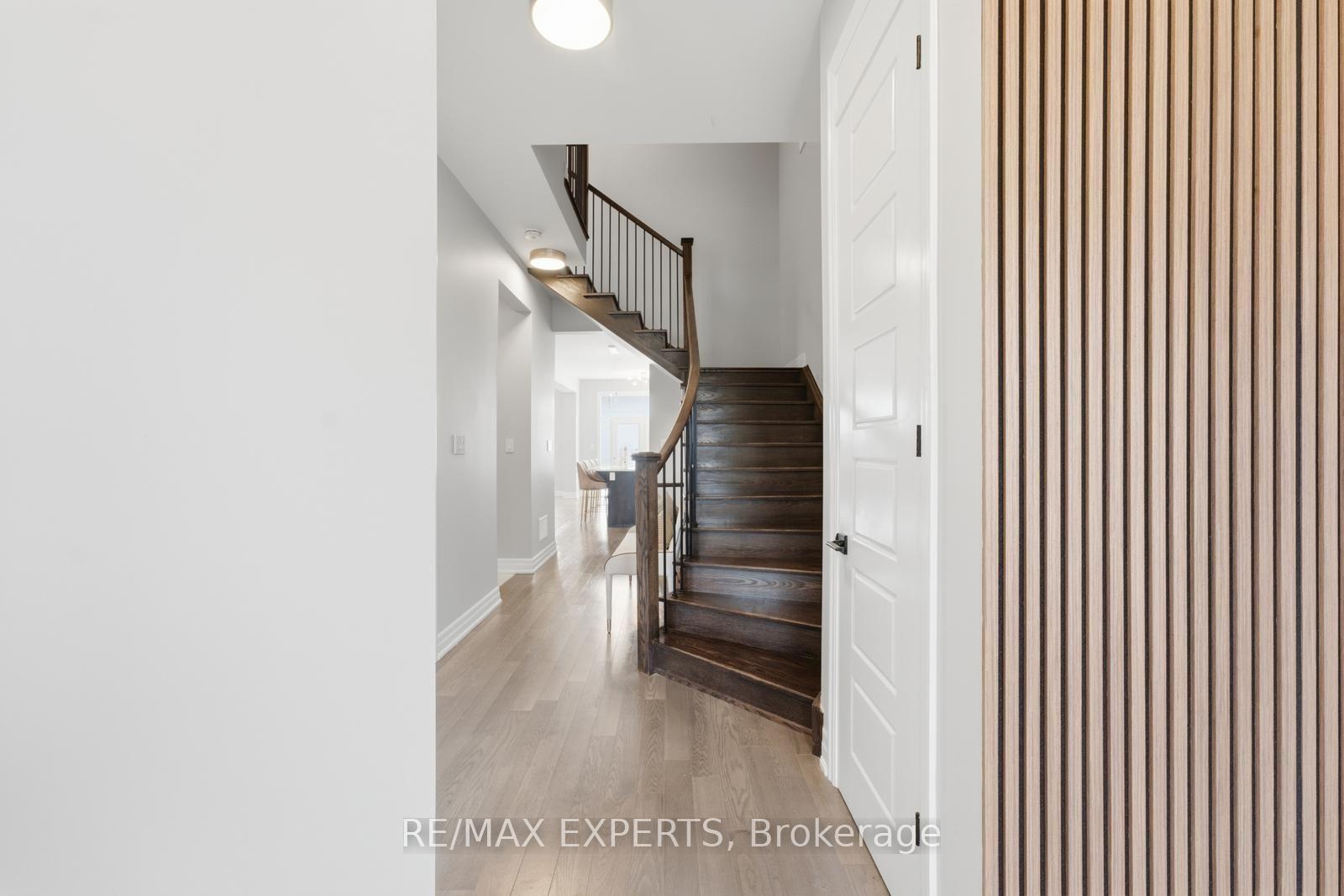 Photo 4 of 1296 Aymond Crescent W, Oakville, Joshua Meadows — HOMEH