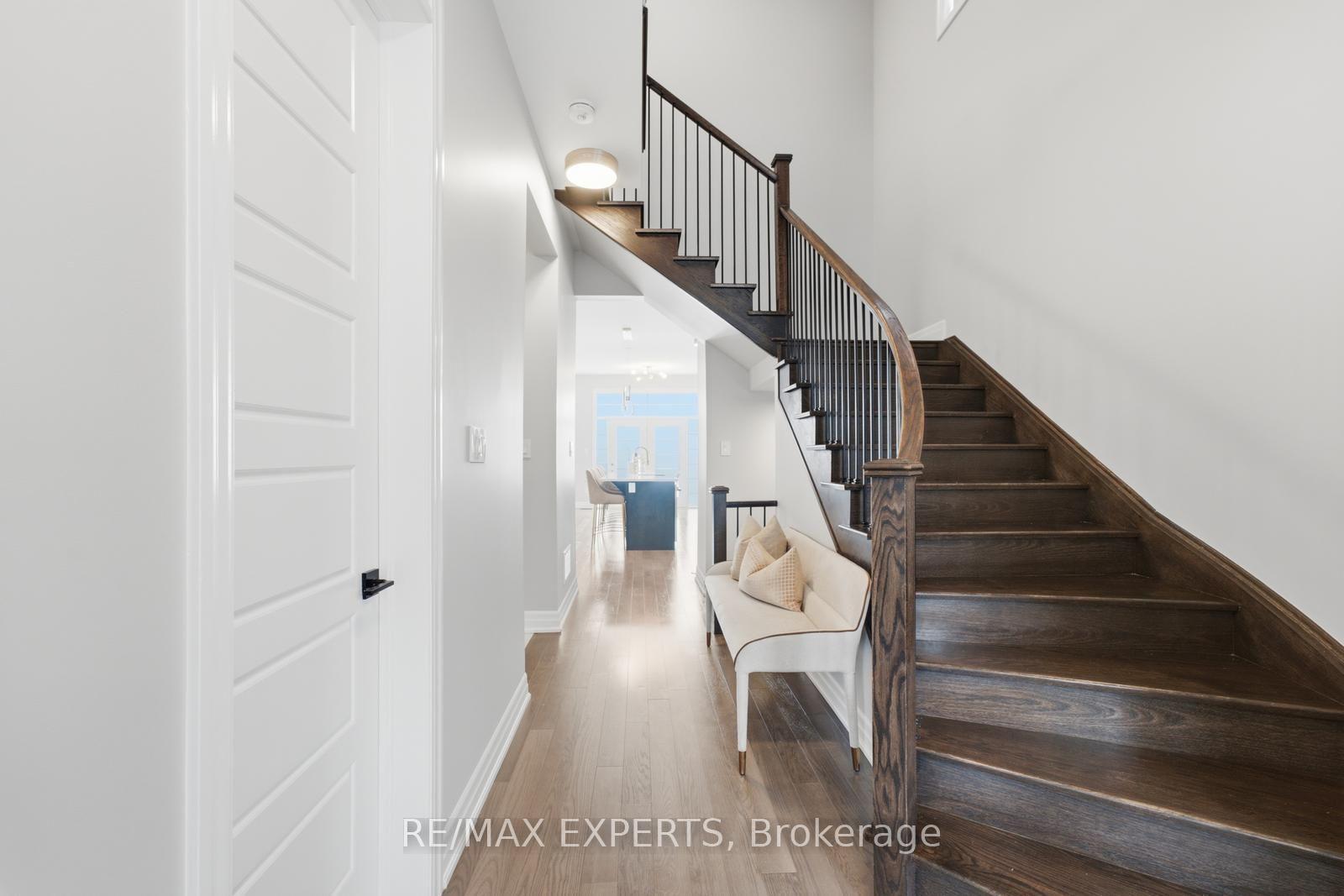 Photo 5 of 1296 Aymond Crescent W, Oakville, Joshua Meadows — HOMEH