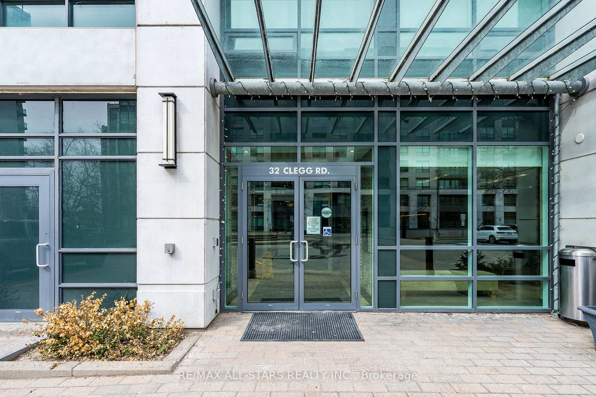 Photo 3 of Unit 806, 32 Clegg Road, Markham, Unionville — HOMEH