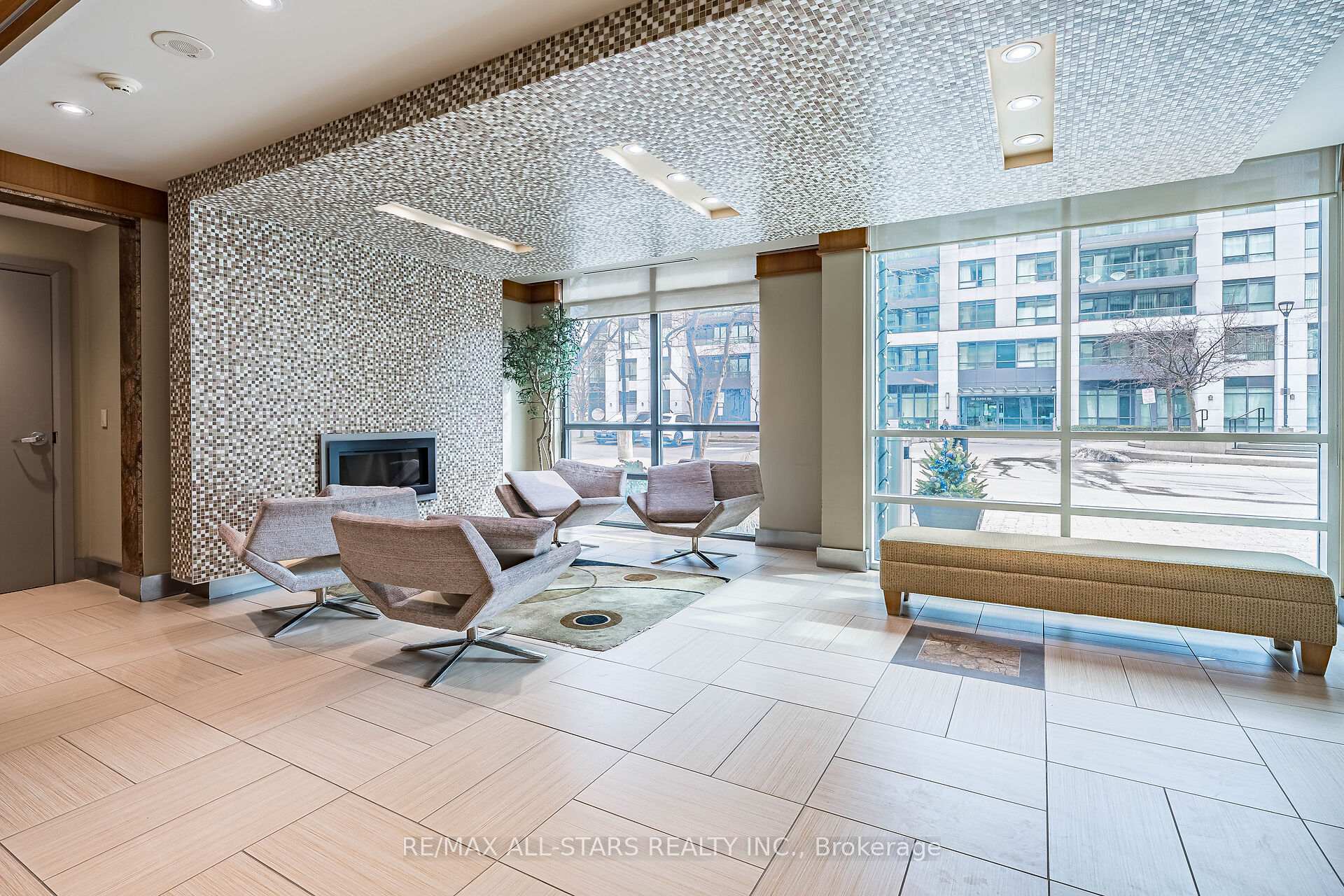Photo 5 of Unit 806, 32 Clegg Road, Markham, Unionville — HOMEH