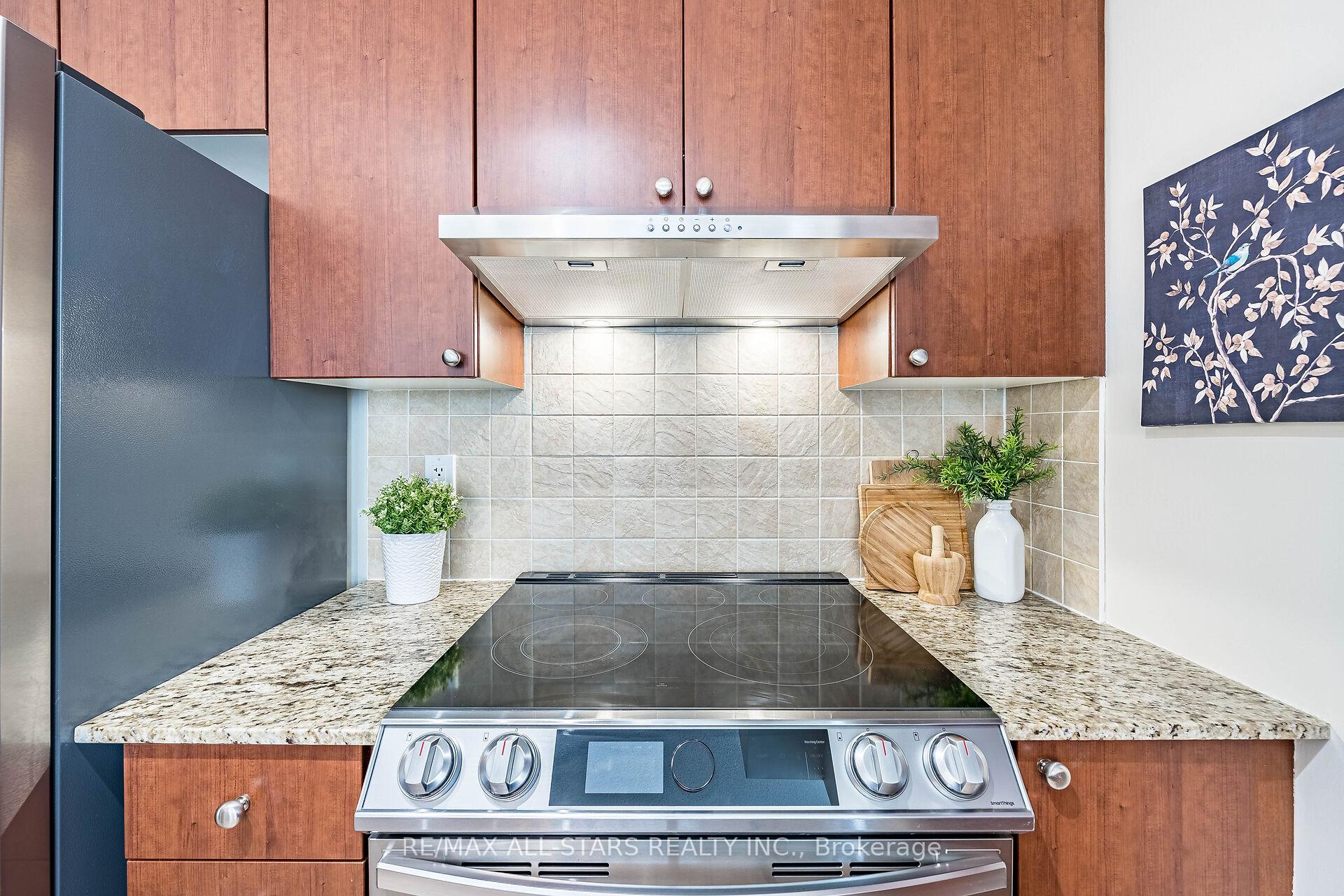 Photo 12 of Unit 806, 32 Clegg Road, Markham, Unionville — HOMEH