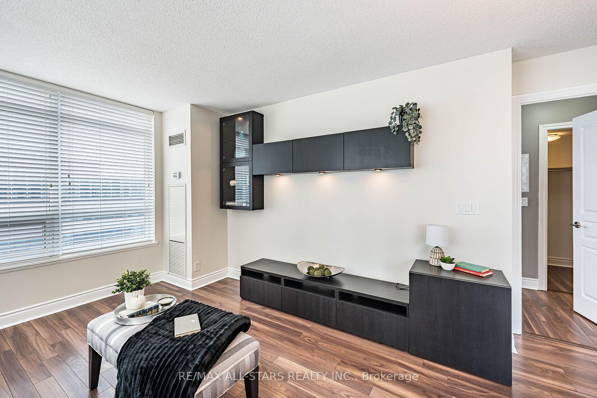 Photo 17 of Unit 806, 32 Clegg Road, Markham, Unionville — HOMEH