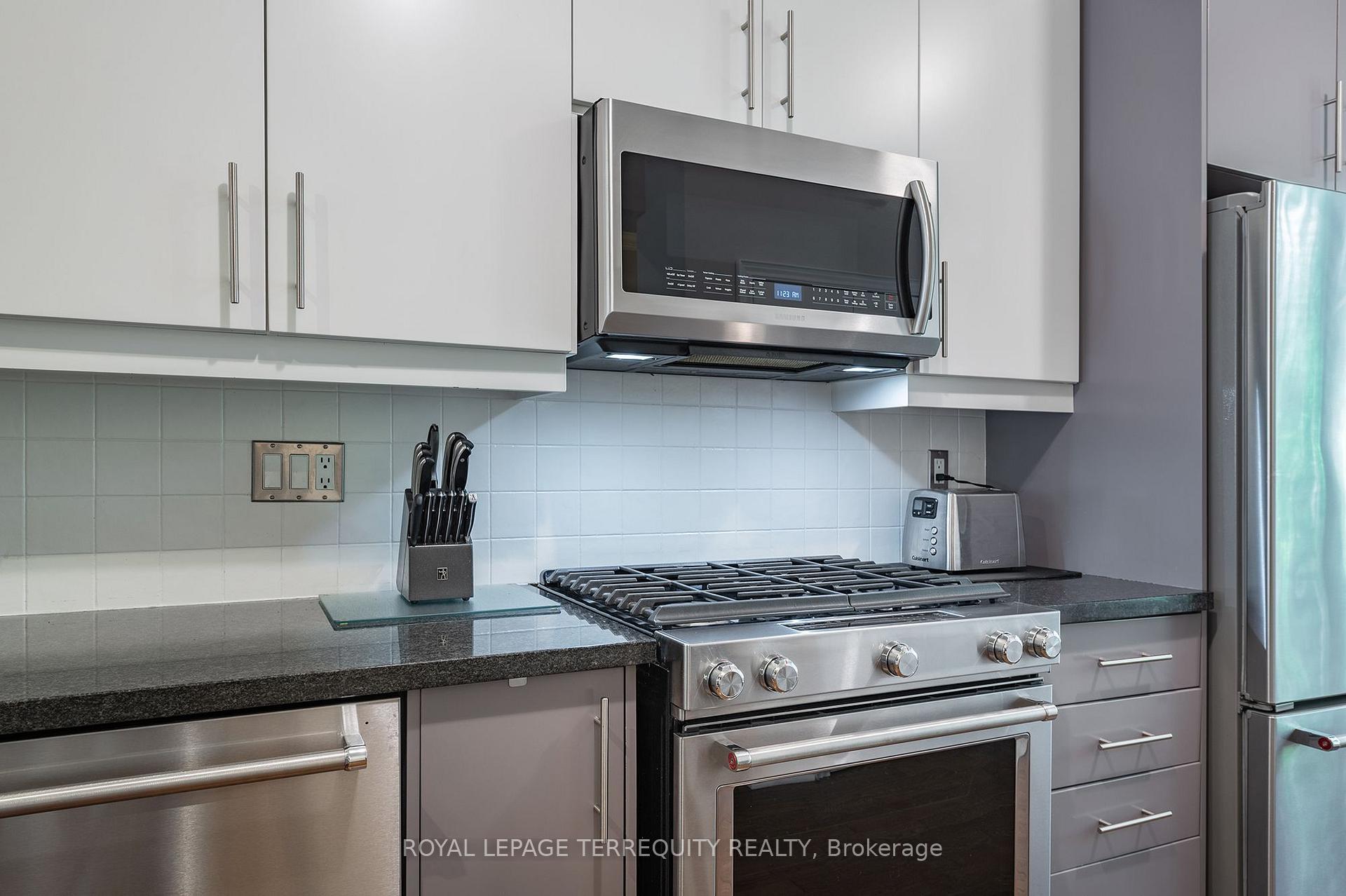 Photo 7 of Unit 9, 265 Van Dusen Boulevard, Etobicoke, Islington-City Centre West — HOMEH