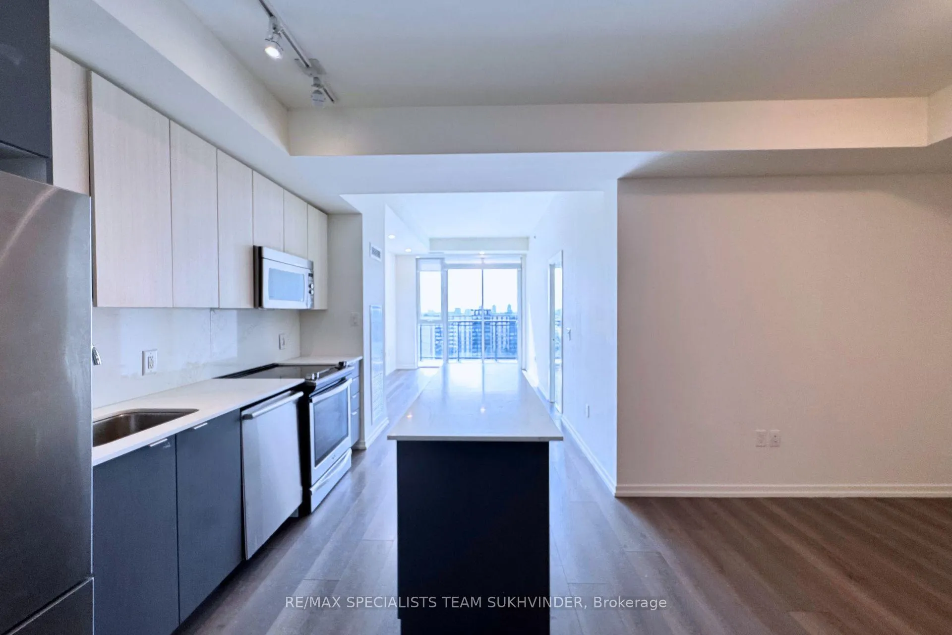 Photo 2 of Unit Ph1310, 3237 Bayview Avenue, North York, Bayview Village — HOMEH