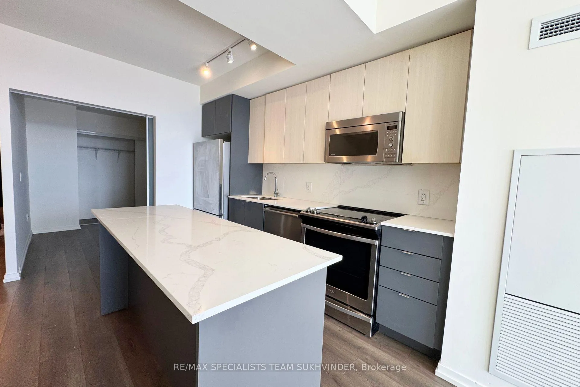 Photo 4 of Unit Ph1310, 3237 Bayview Avenue, North York, Bayview Village — HOMEH