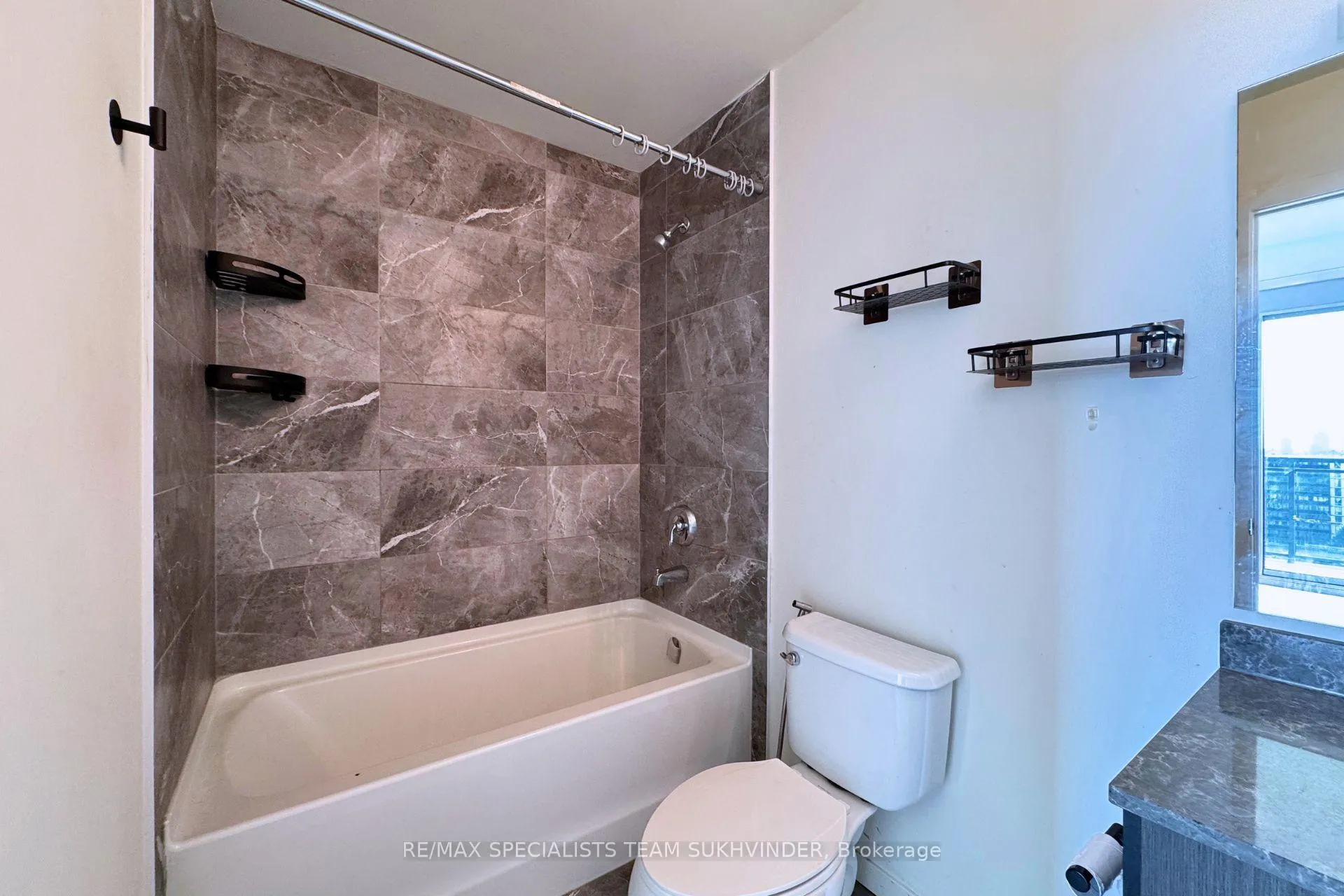 Photo 6 of Unit Ph1310, 3237 Bayview Avenue, North York, Bayview Village — HOMEH