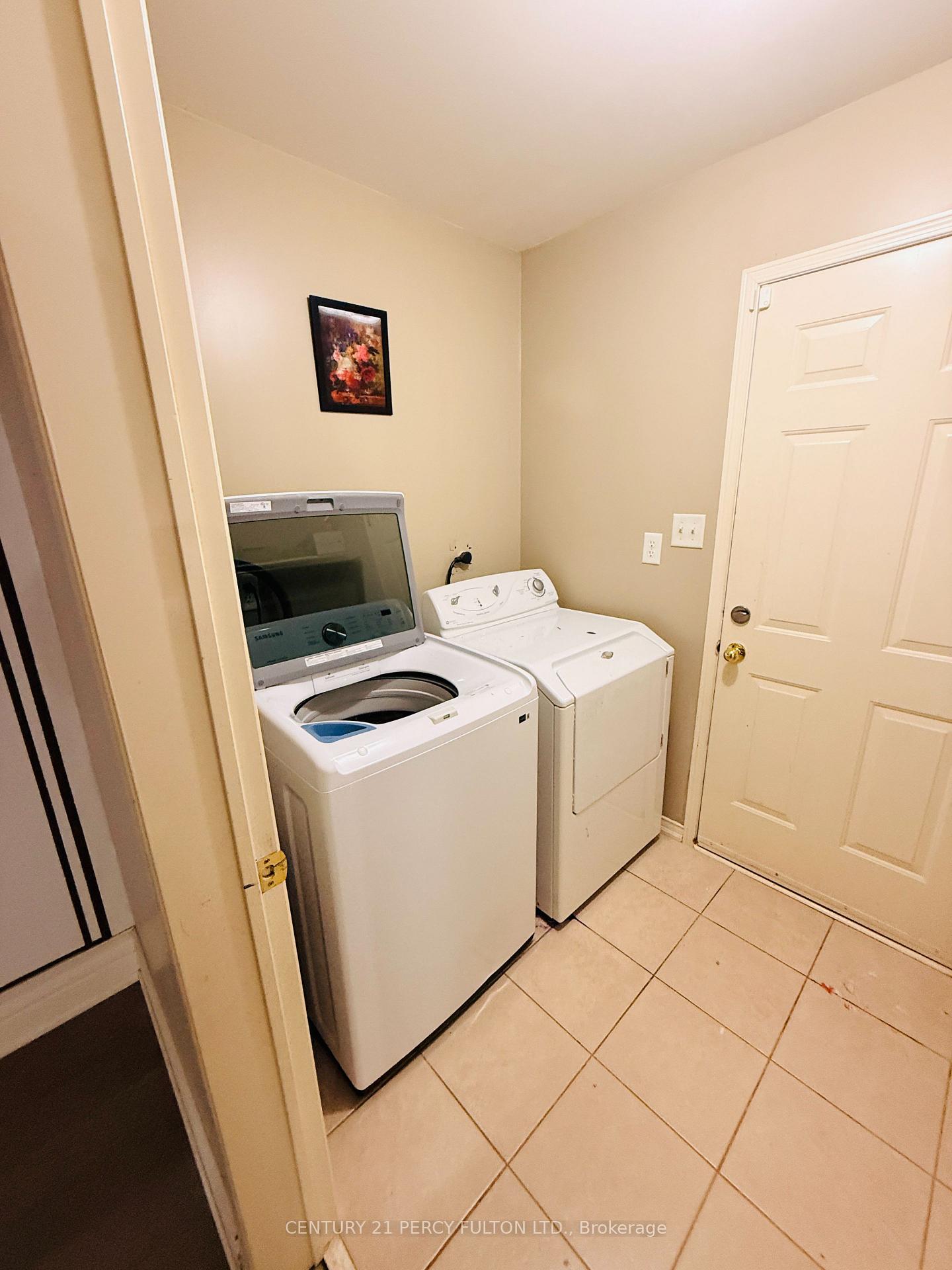 Photo 6 of 15 Armitage Crescent, Ajax, Northwest Ajax — HOMEH