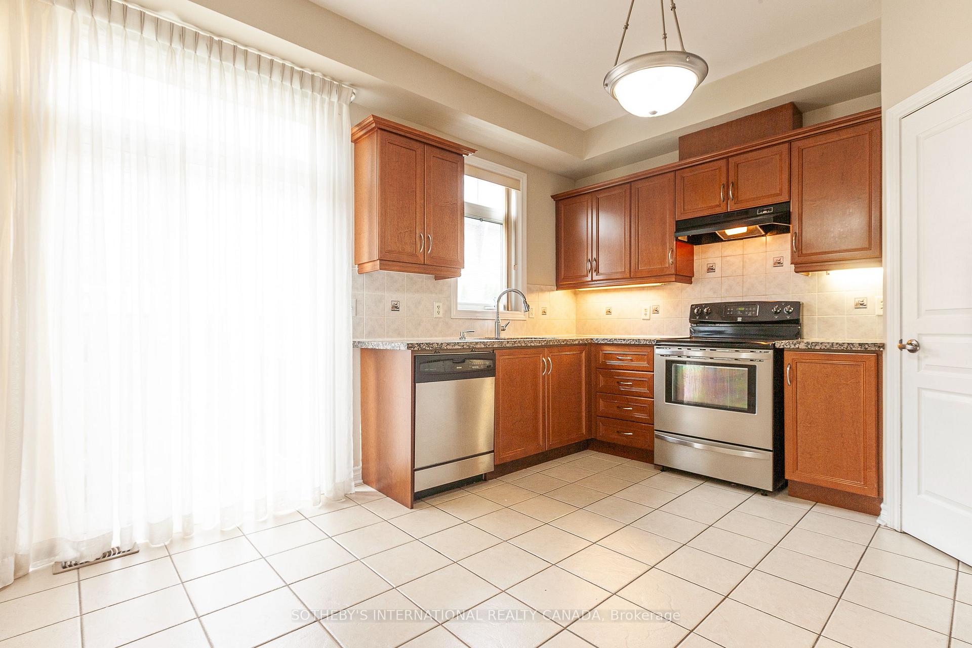 Photo 16 of 60 Routliffe Lane, North York, Newtonbrook West — HOMEH