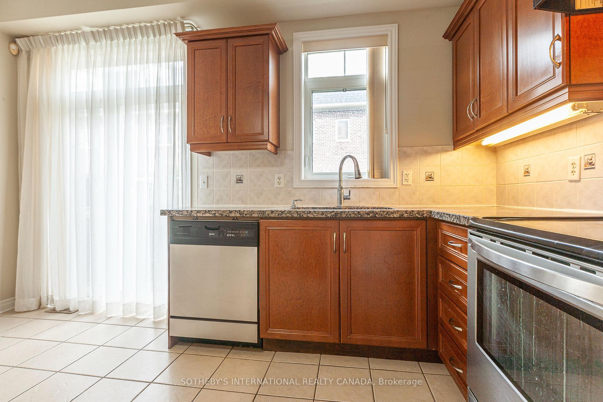 Photo 19 of 60 Routliffe Lane, North York, Newtonbrook West — HOMEH